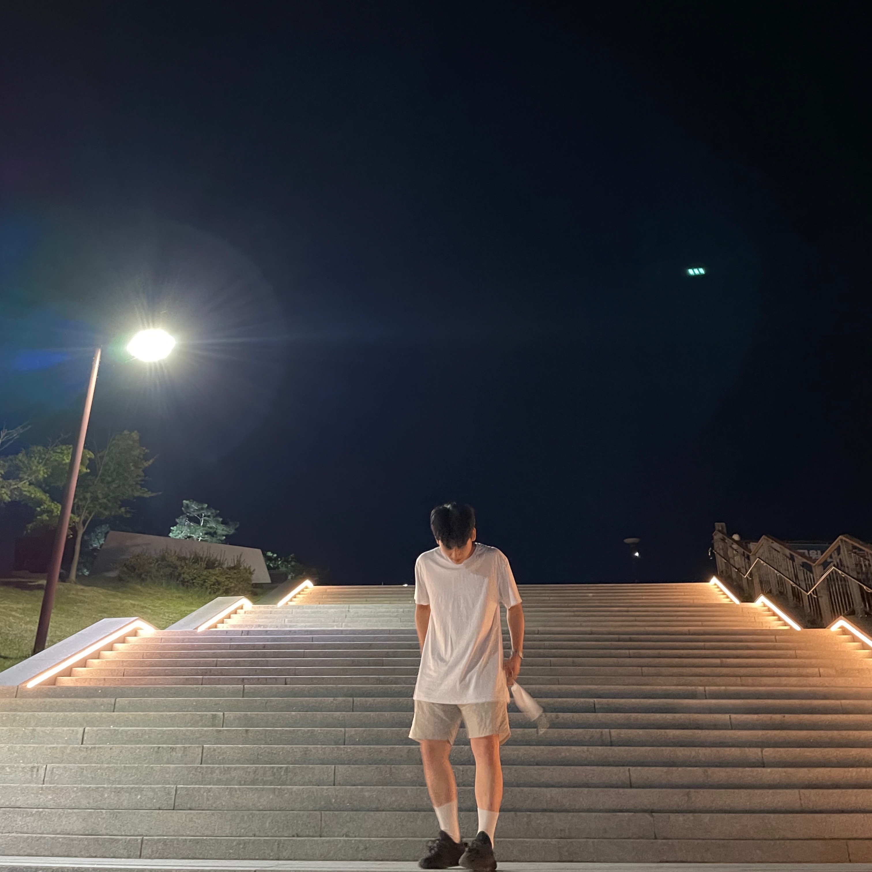 Adidas Yeezy Boost 350 V2 Cinder 착용 스타일
