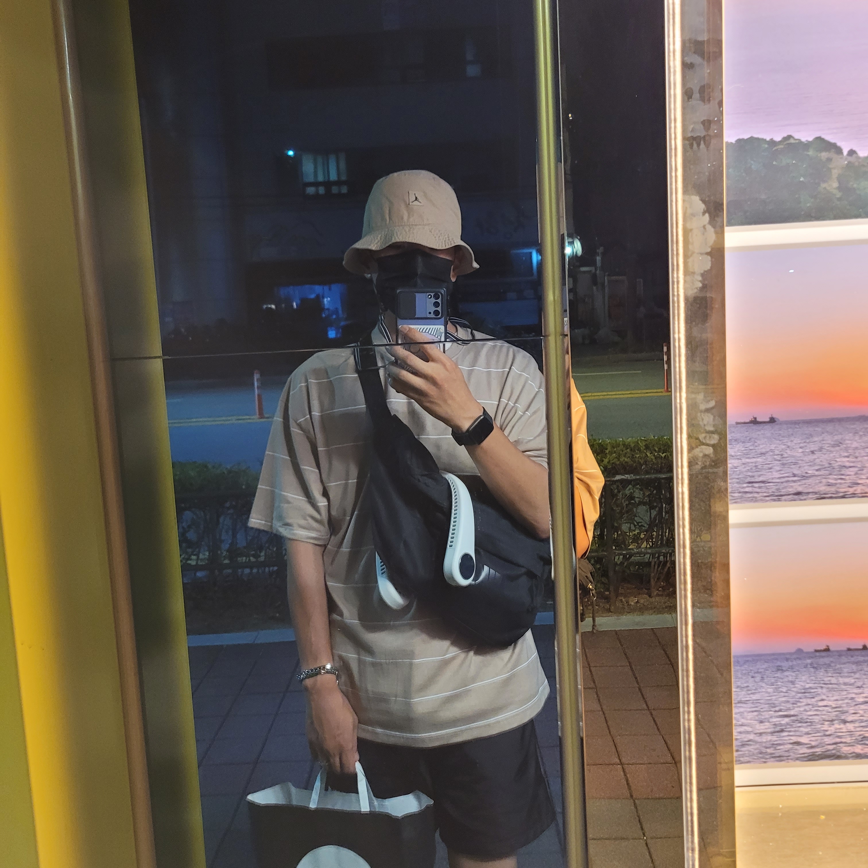 Jordan Jumpman Washed Bucket Hat Hemp, Nike Air Max 2090 Triple White 착용 스타일