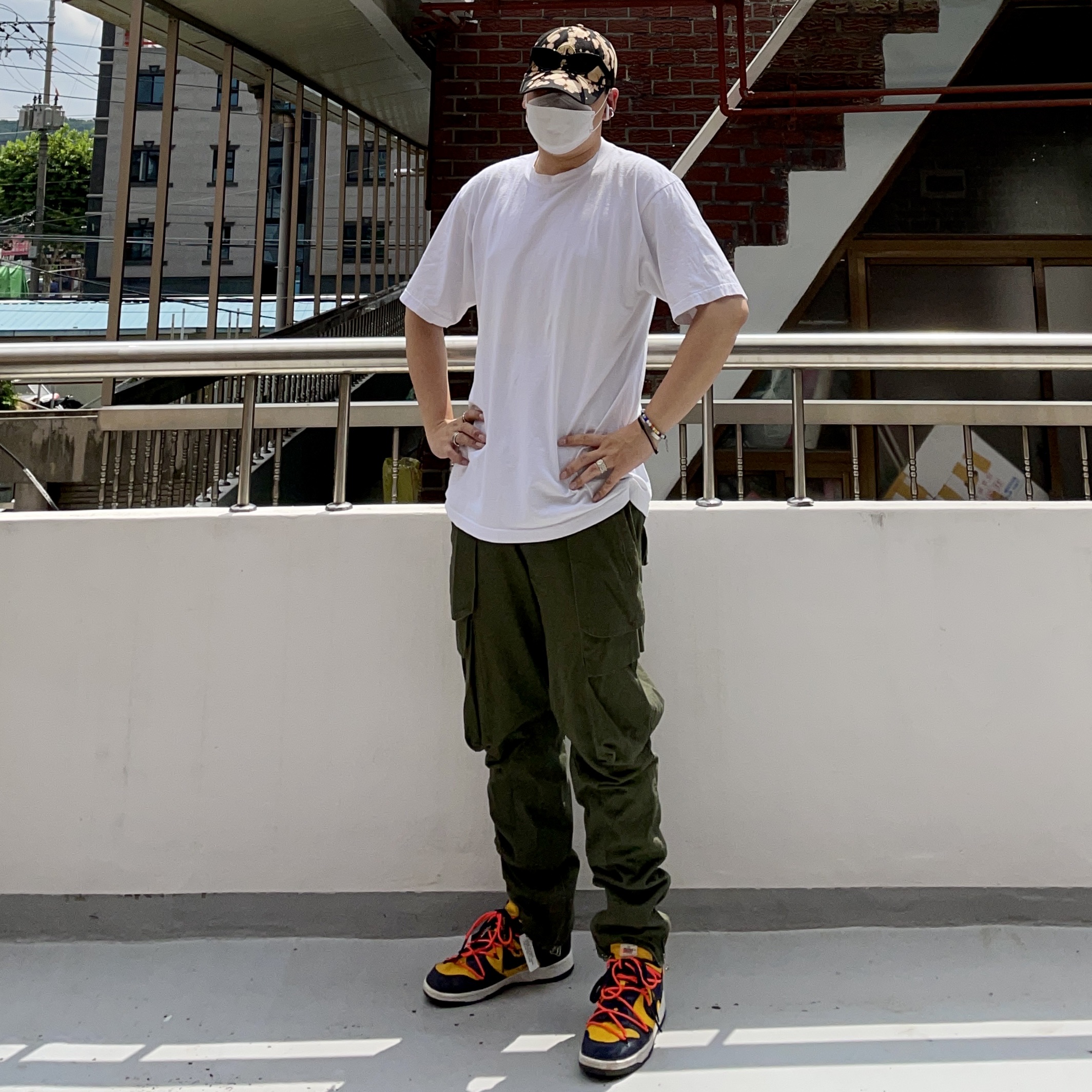 Nike x Off-White Dunk Low University Gold Midnight Navy 착용 스타일