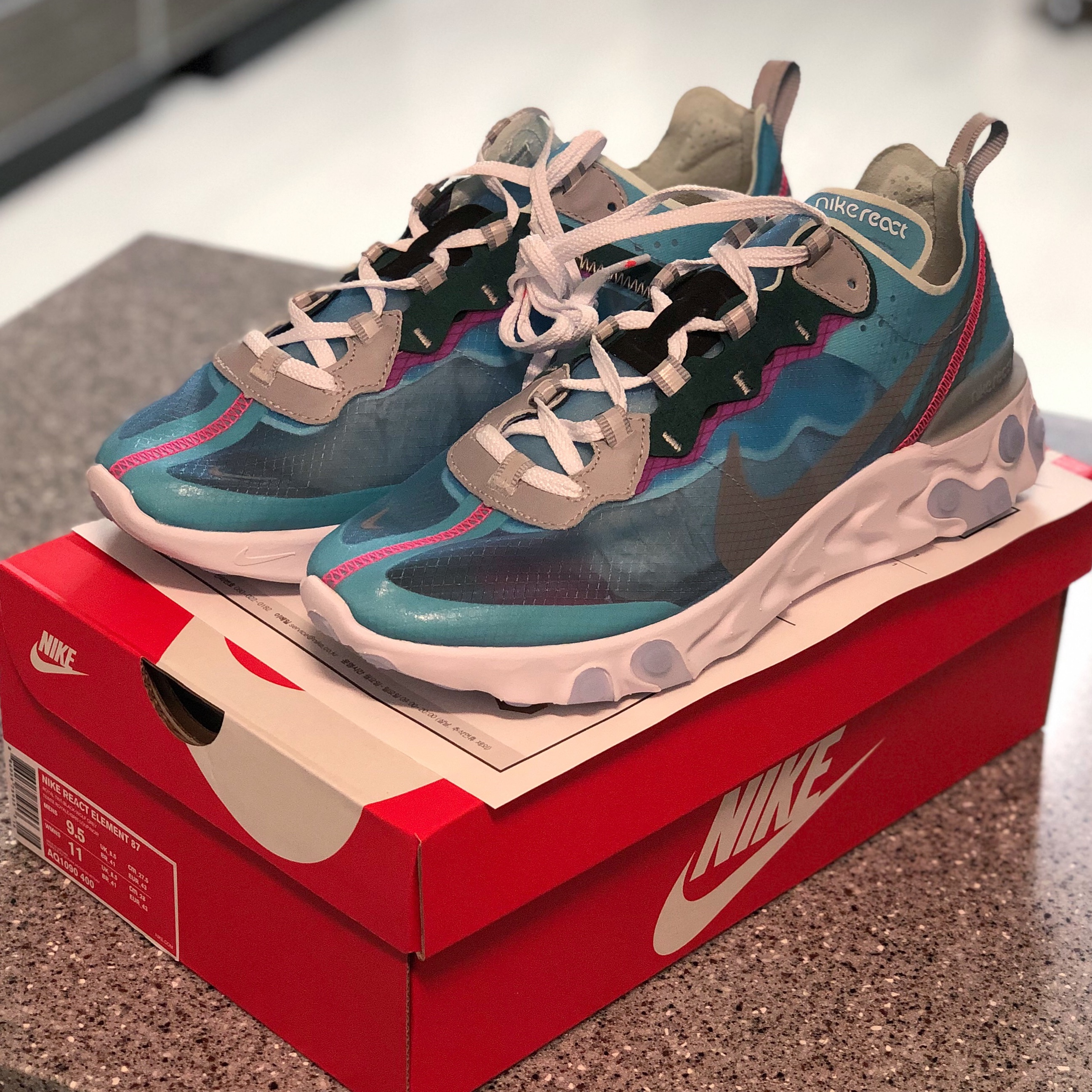 Nike React Element 87 Royal Tint 착용 스타일