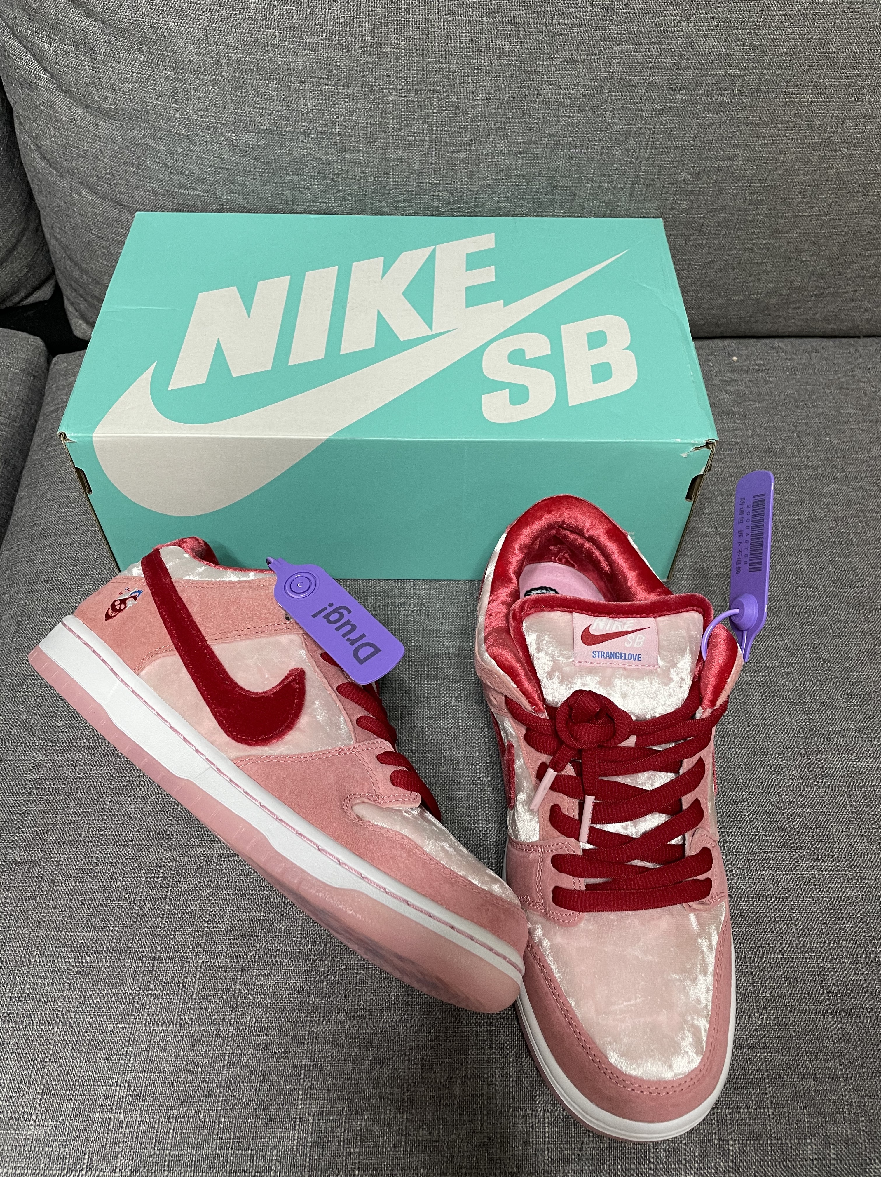 Nike x StrangeLove SB Dunk Low Pink (Regular Box) 착용 스타일 - 1