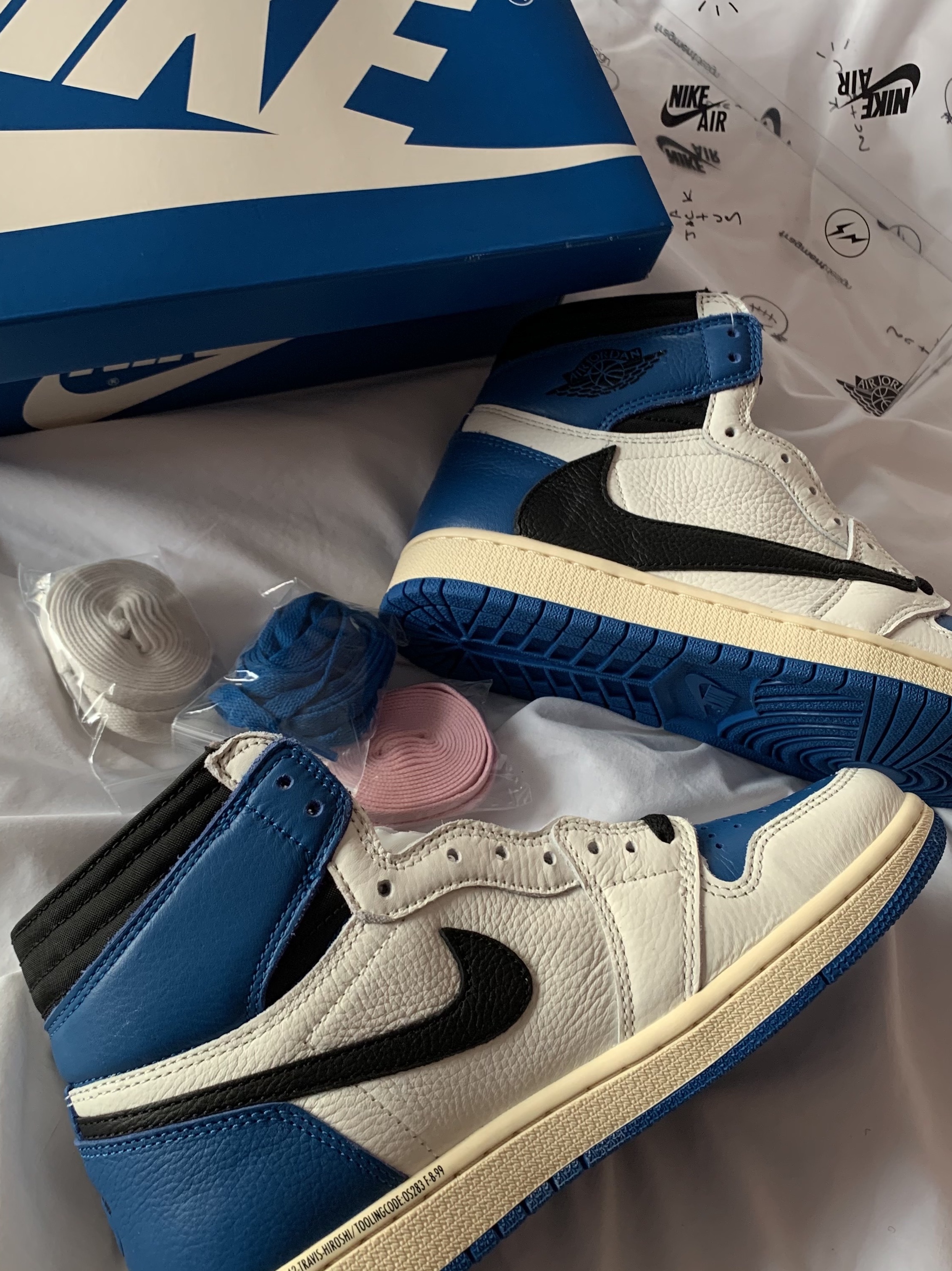 Jordan 1 x Travis Scott x Fragment Retro High OG SP Military Blue 착용 스타일 - 2
