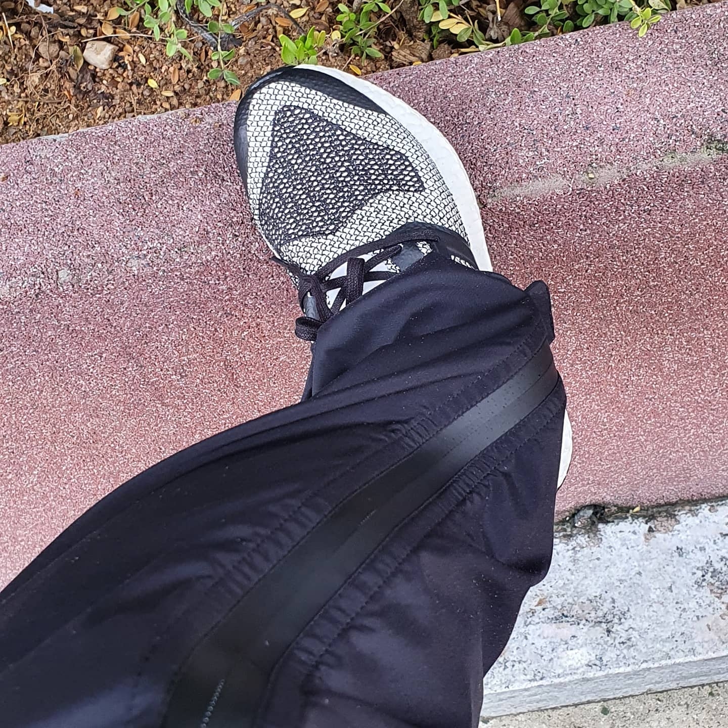Adidas Yeezy Boost 380 Mist - Non-Reflective, Y-3 Pureboost White Black 착용 스타일 - 3