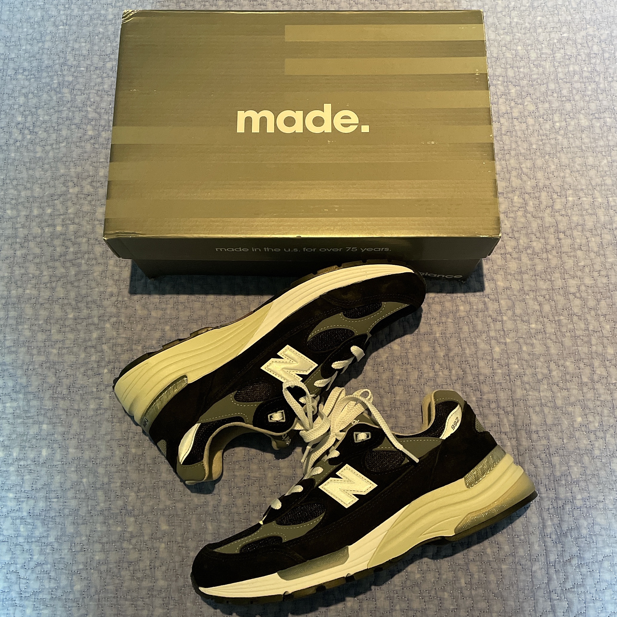 New Balance 992 Made in USA Black Grey 착용 스타일 - 1