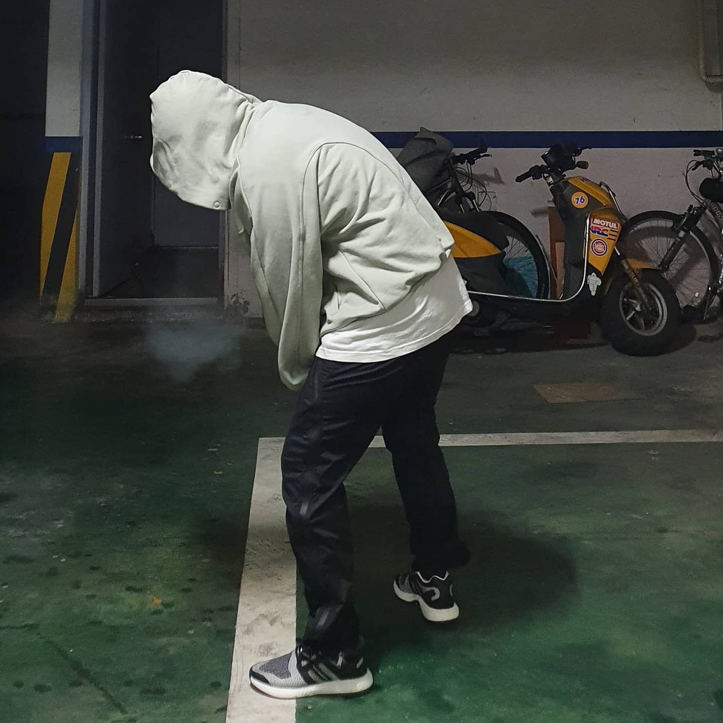 Adidas Yeezy Boost 380 Mist - Non-Reflective, Y-3 Pureboost White Black 착용 스타일 - 4
