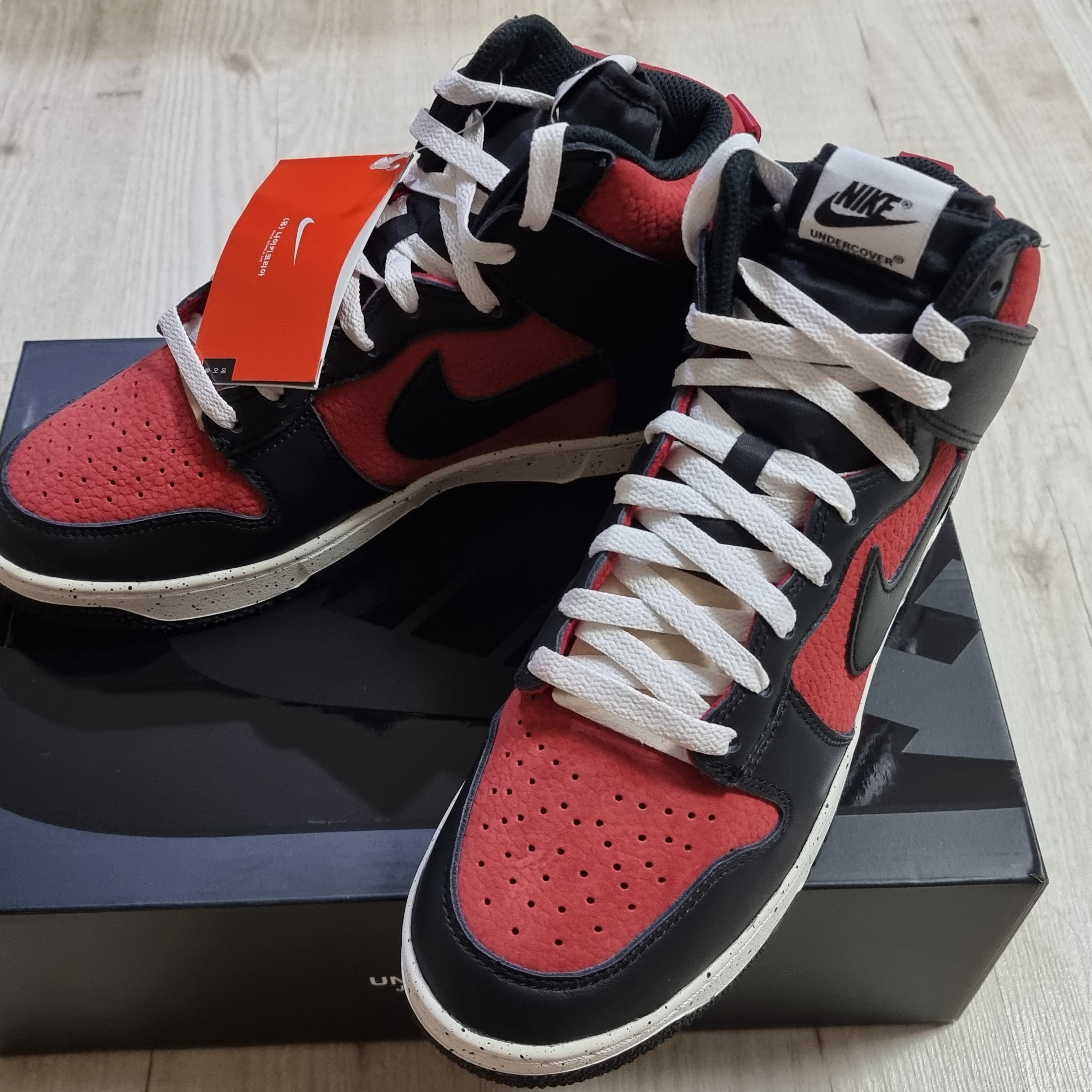 Nike x Undercover Dunk High 1985 Gym Red 착용 스타일 - 3