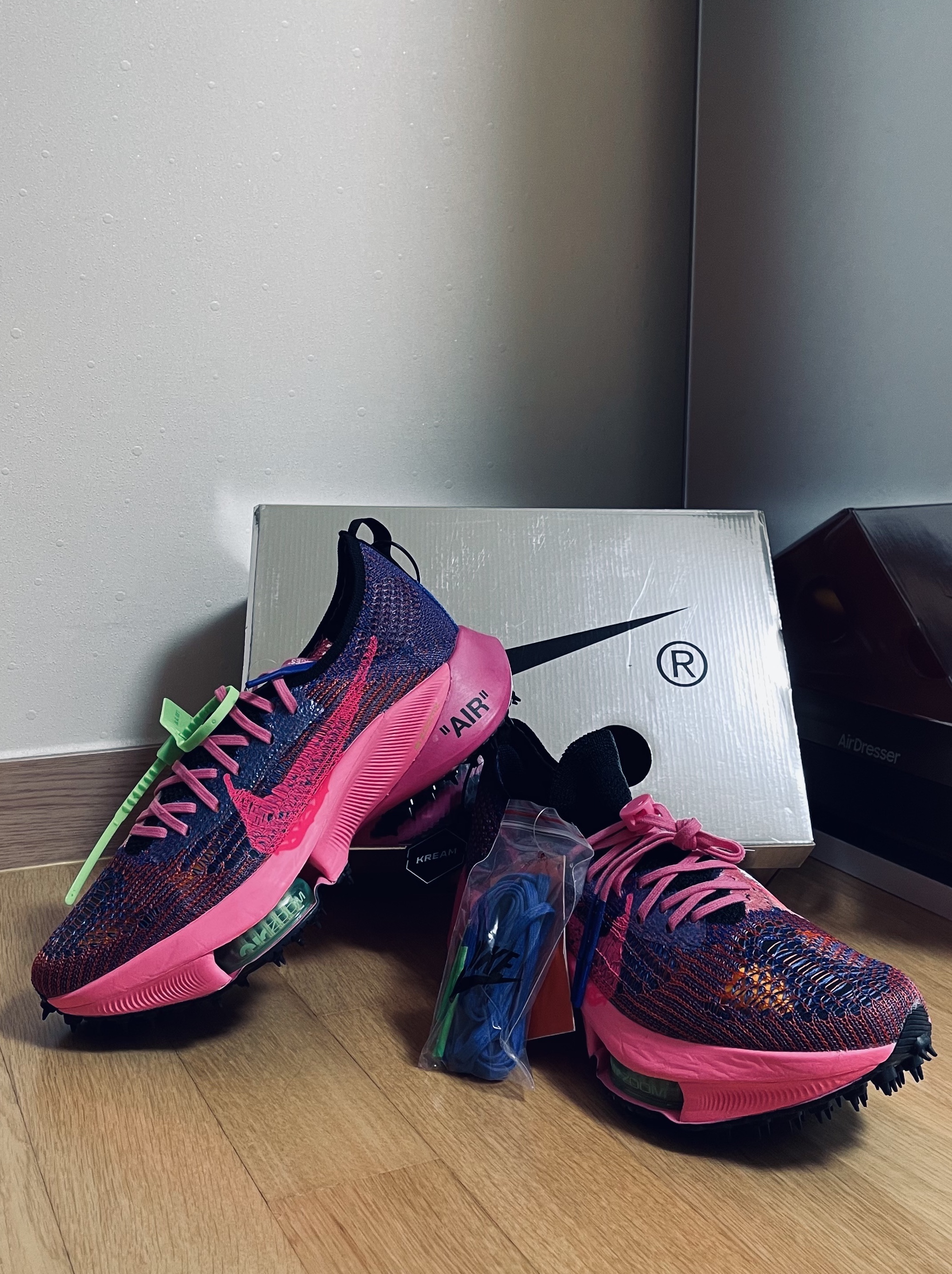Nike x Off-White Air Zoom Tempo Next% Pink Glow 착용 스타일 - 1