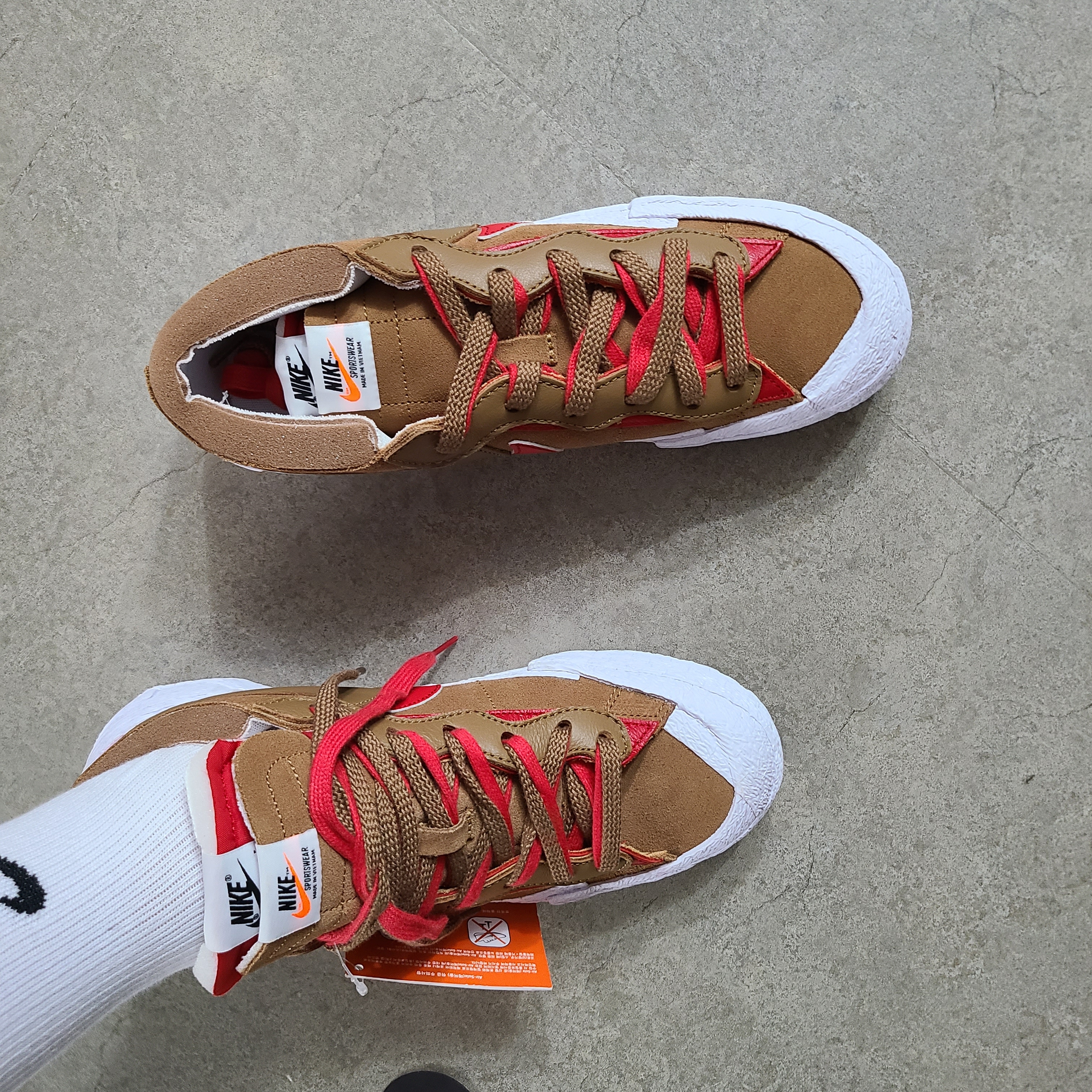 Nike x Sacai Blazer Low British Tan 착용 스타일 - 3