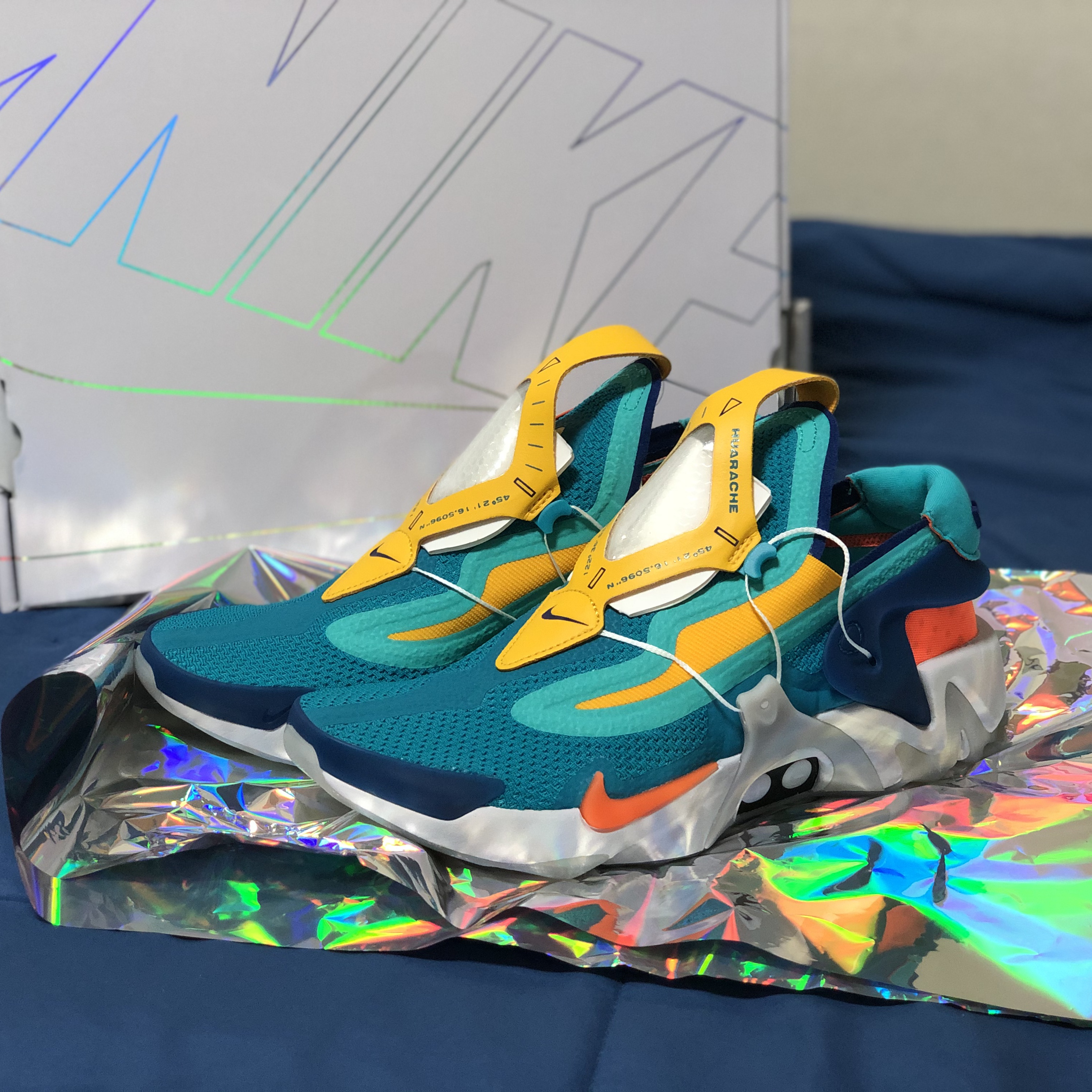 Nike Adapt Huarache Hyper Jade (KR Charger) 착용 스타일