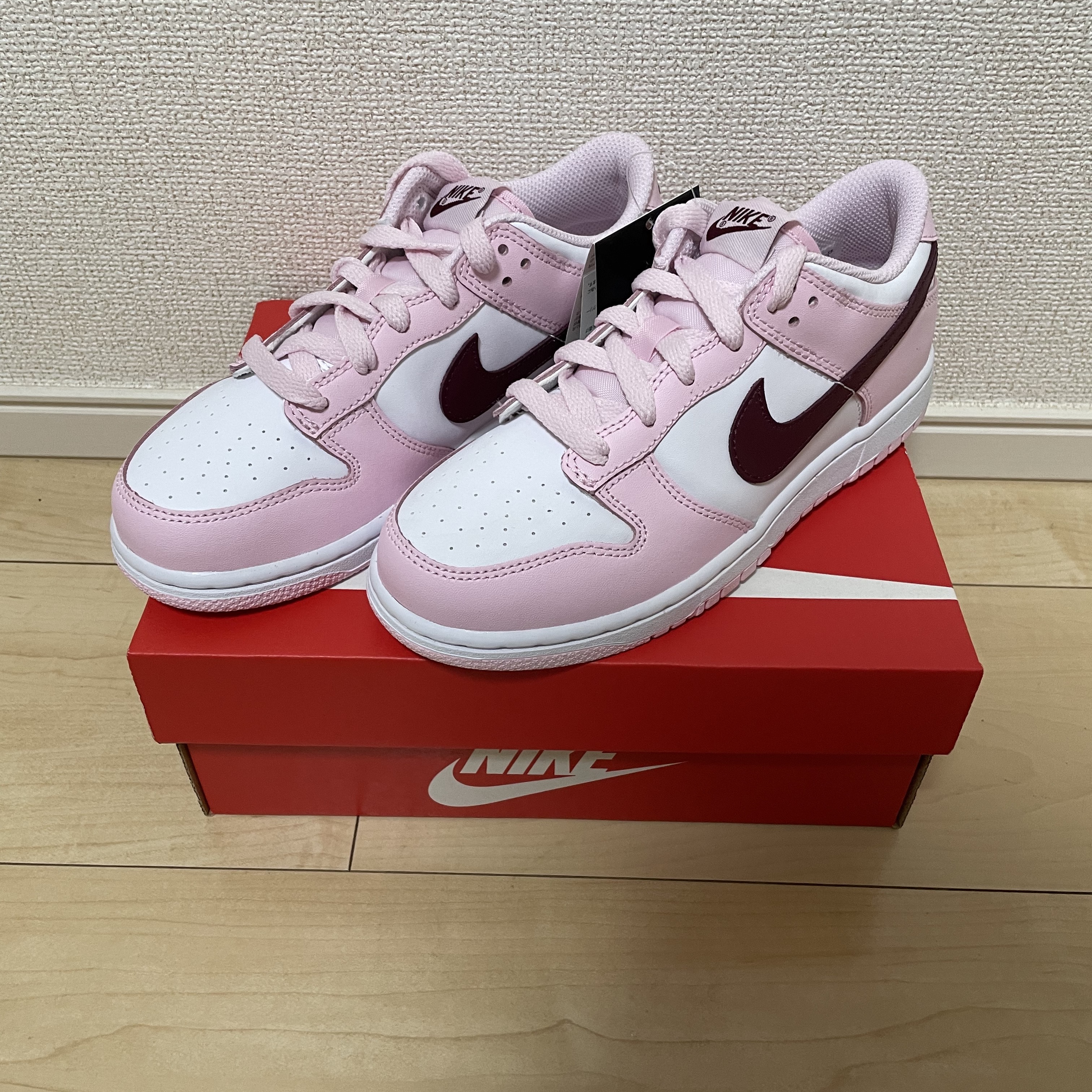 (GS) Nike Dunk Low Pink Foam 착용 스타일 - 1