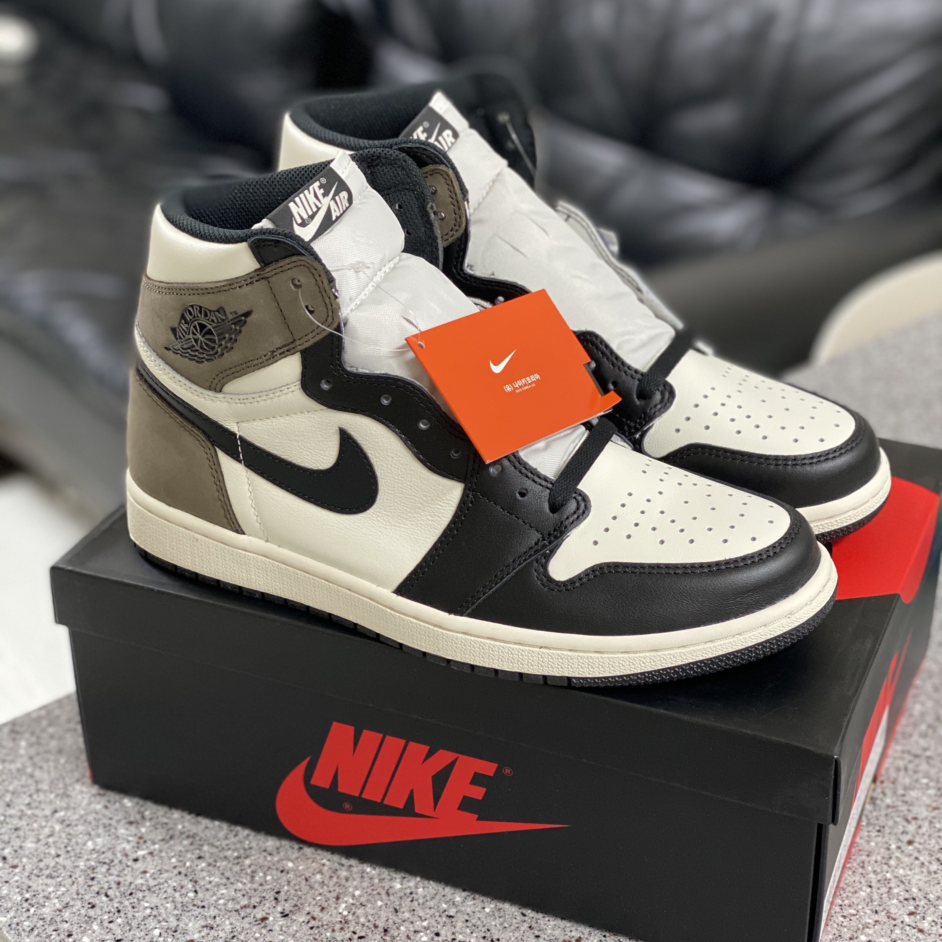 Jordan 1 Retro High OG Black Mocha 착용 스타일
