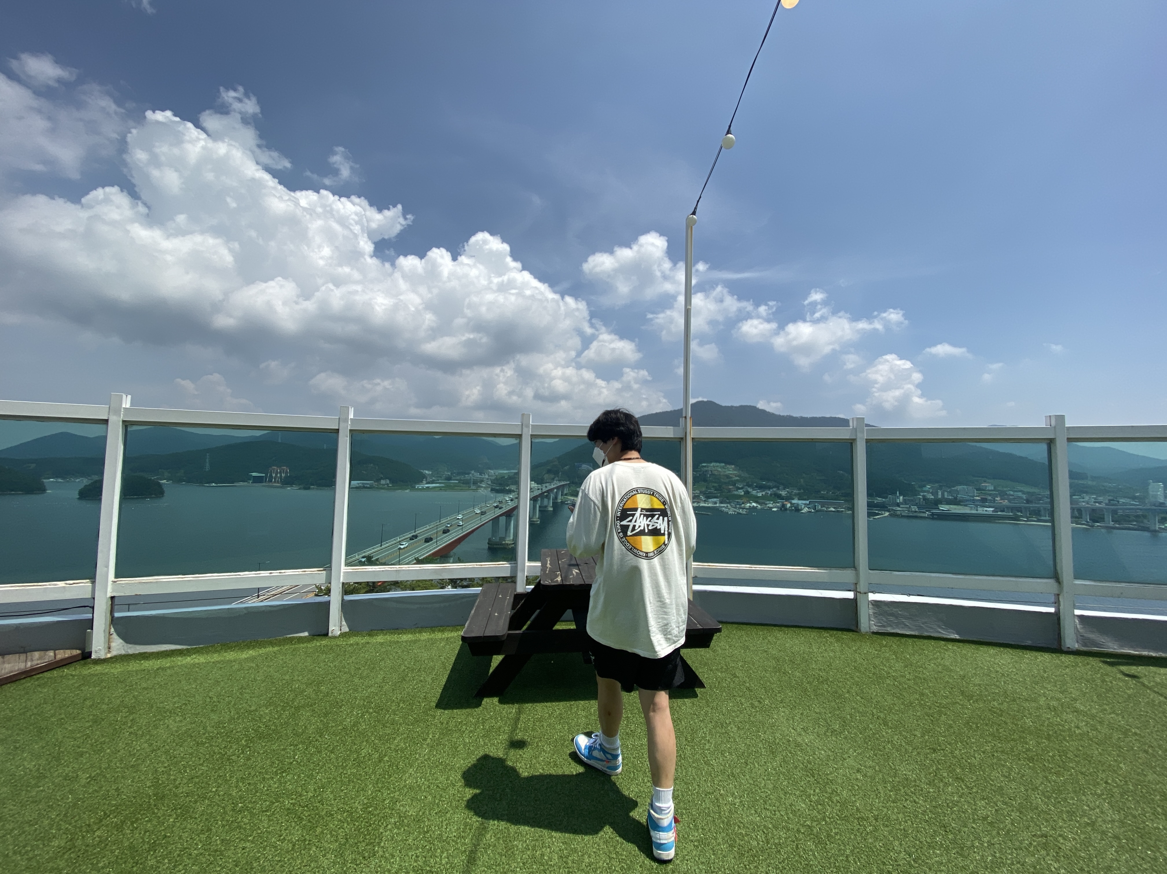Jordan 1 x Off-White Retro High University Blue, Stussy Classic Dot Dyed LS T-Shirt Natural 착용 스타일