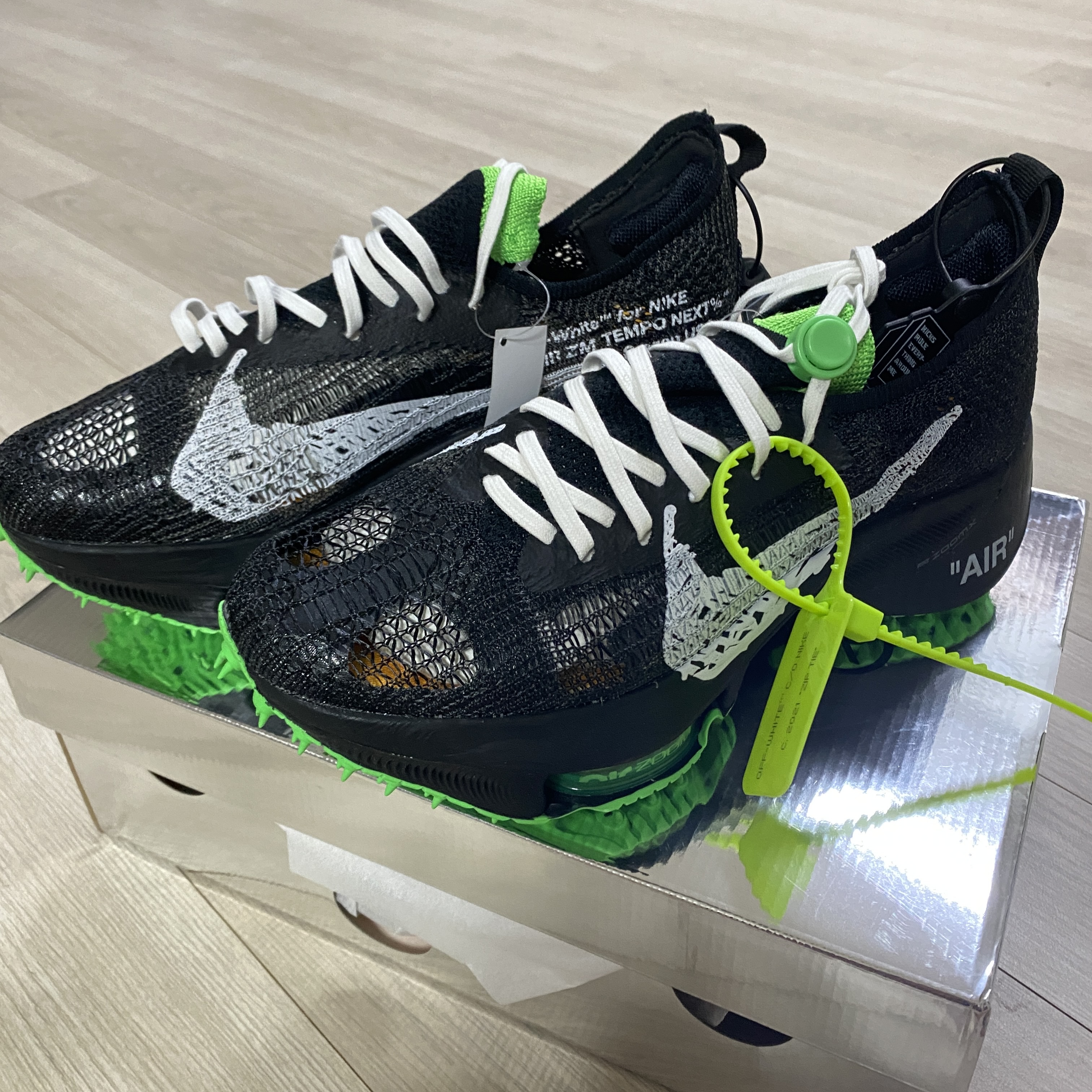 Nike x Off-White Air Zoom Tempo Next% Black 착용 스타일