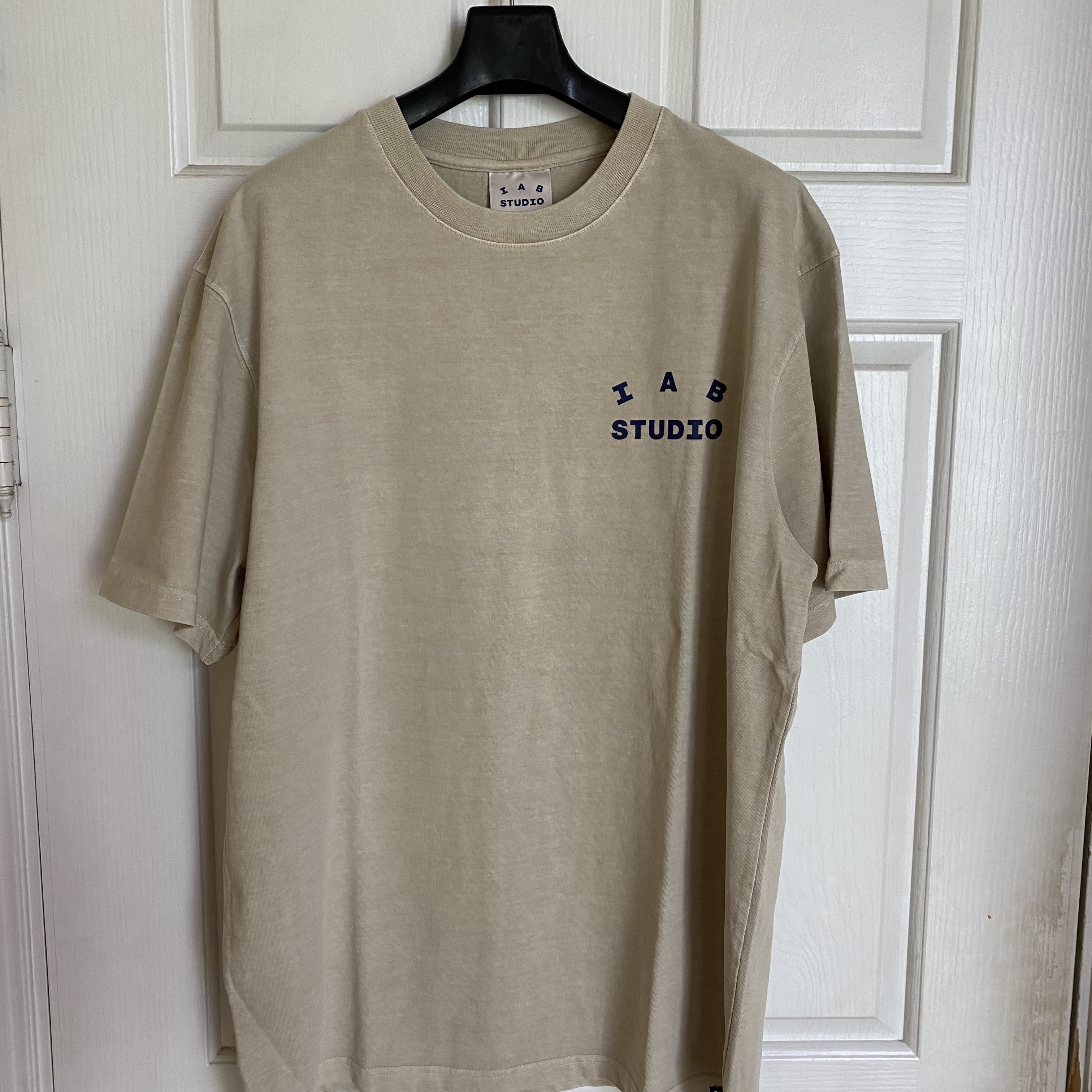 IAB Studio Pigment T-Shirt Oatmeal 착용 스타일 - 2