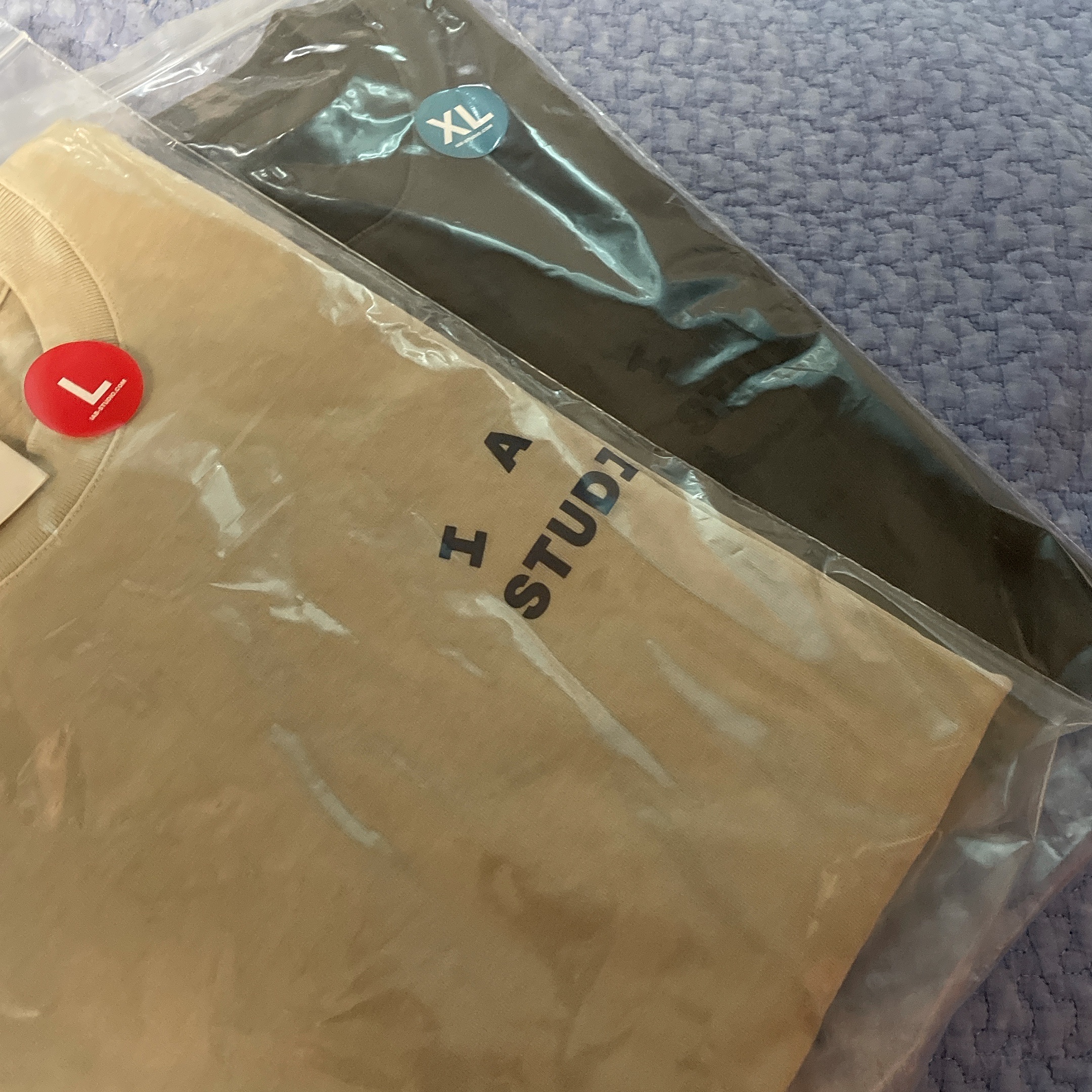 IAB Studio Pigment T-Shirt Oatmeal, IAB Studio Pigment T-Shirt Black 착용 스타일