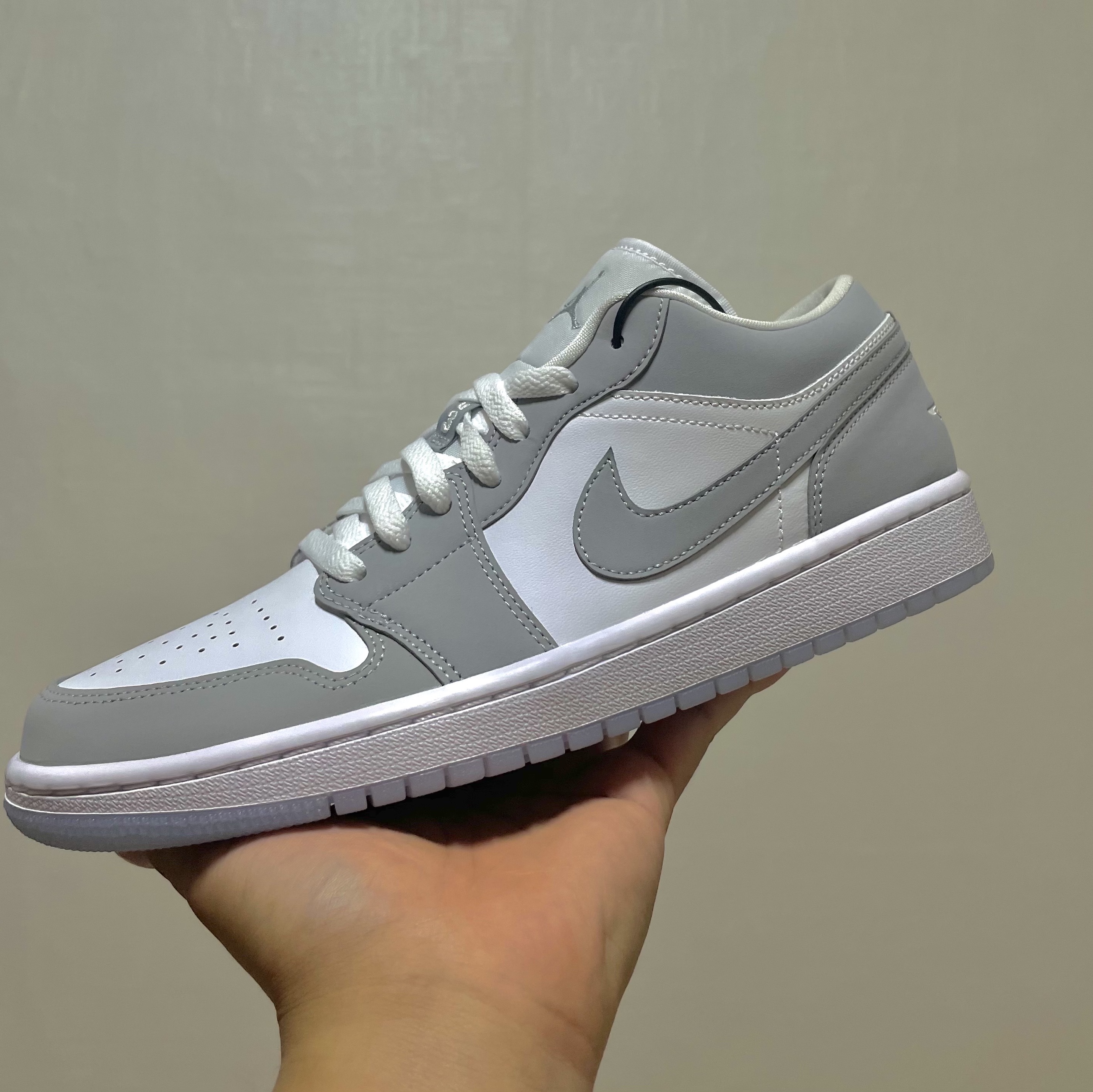 (W) Jordan 1 Low White Wolf Grey 착용 스타일