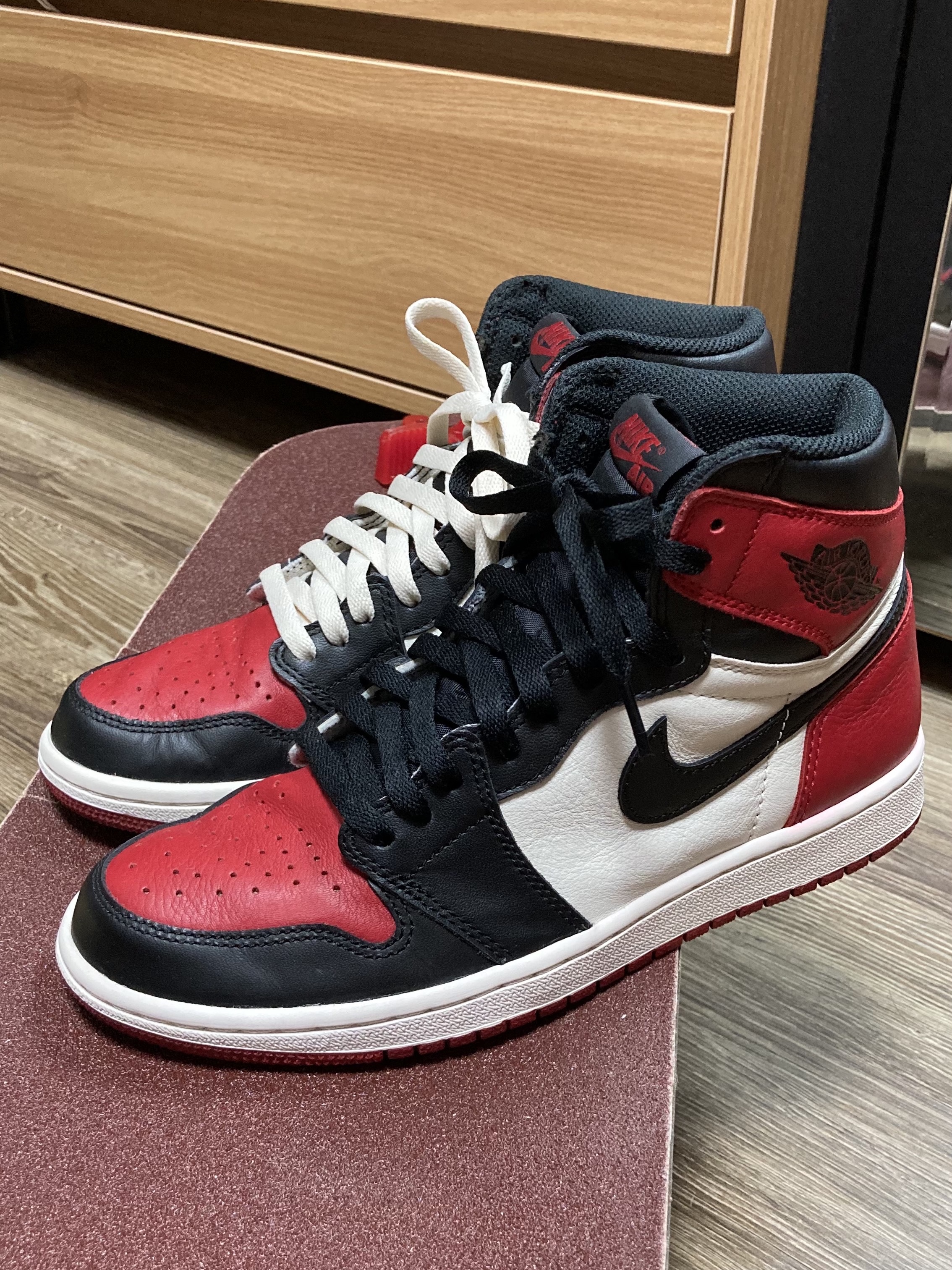 Jordan 1 Retro High OG Bred Toe 착용 스타일 - 2