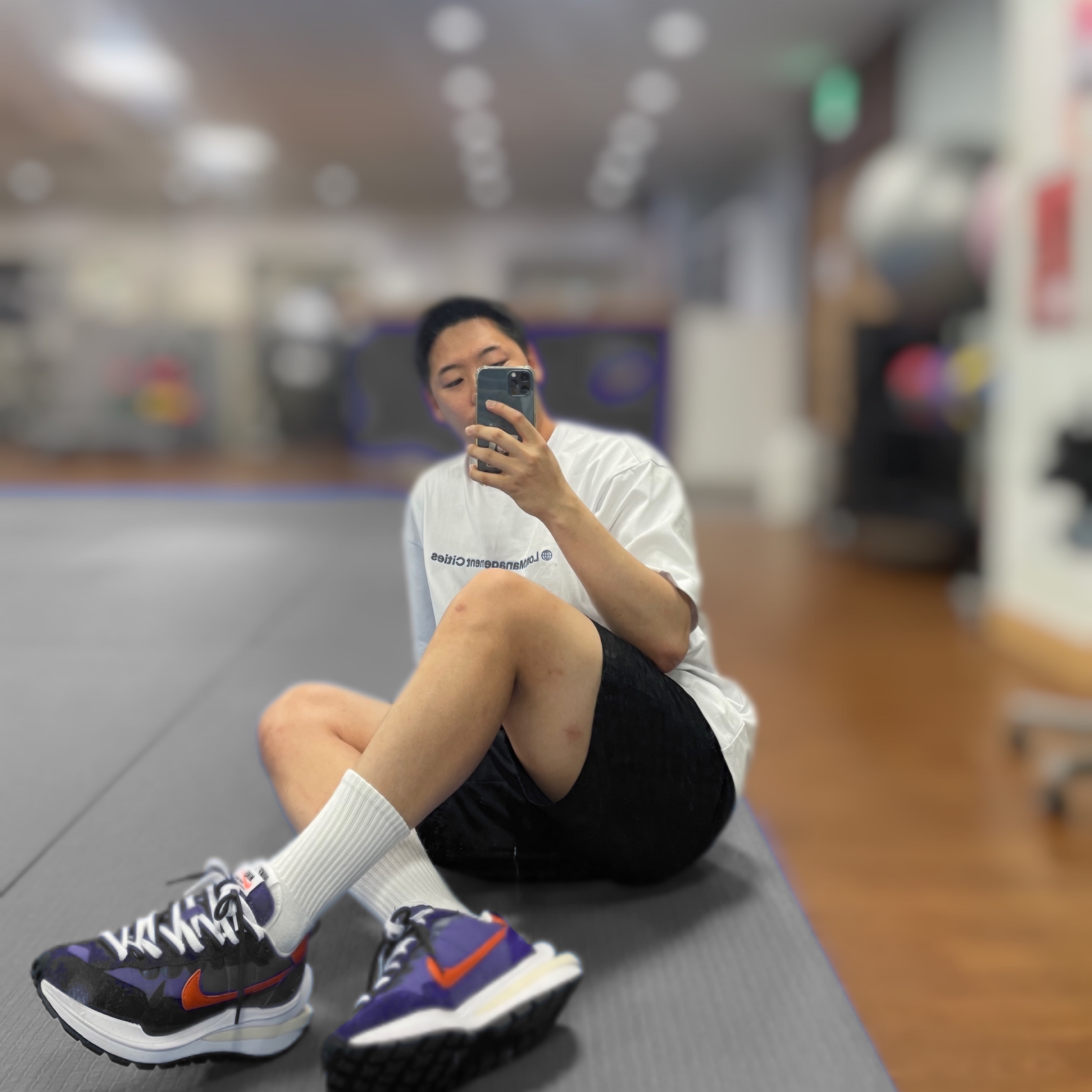 Nike x Sacai VaporWaffle Dark Iris 착용 스타일