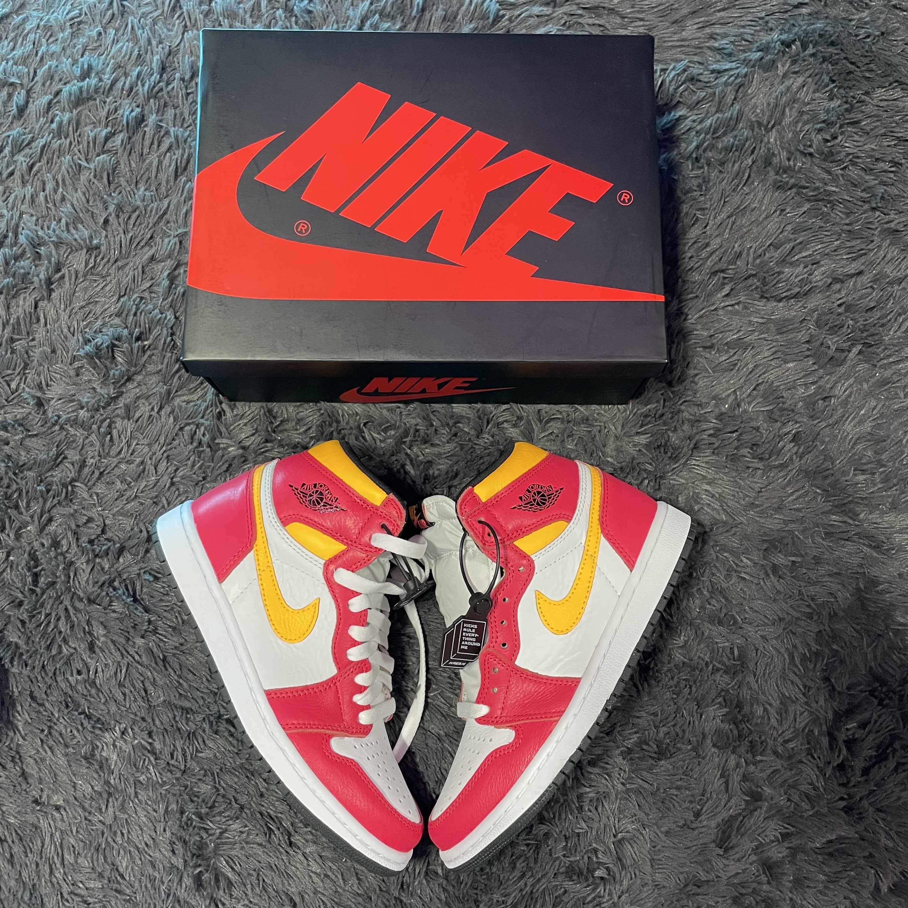 Jordan 1 Retro High OG Light Fusion Red, (W) Nike Dunk Low Black 착용 스타일 - 1