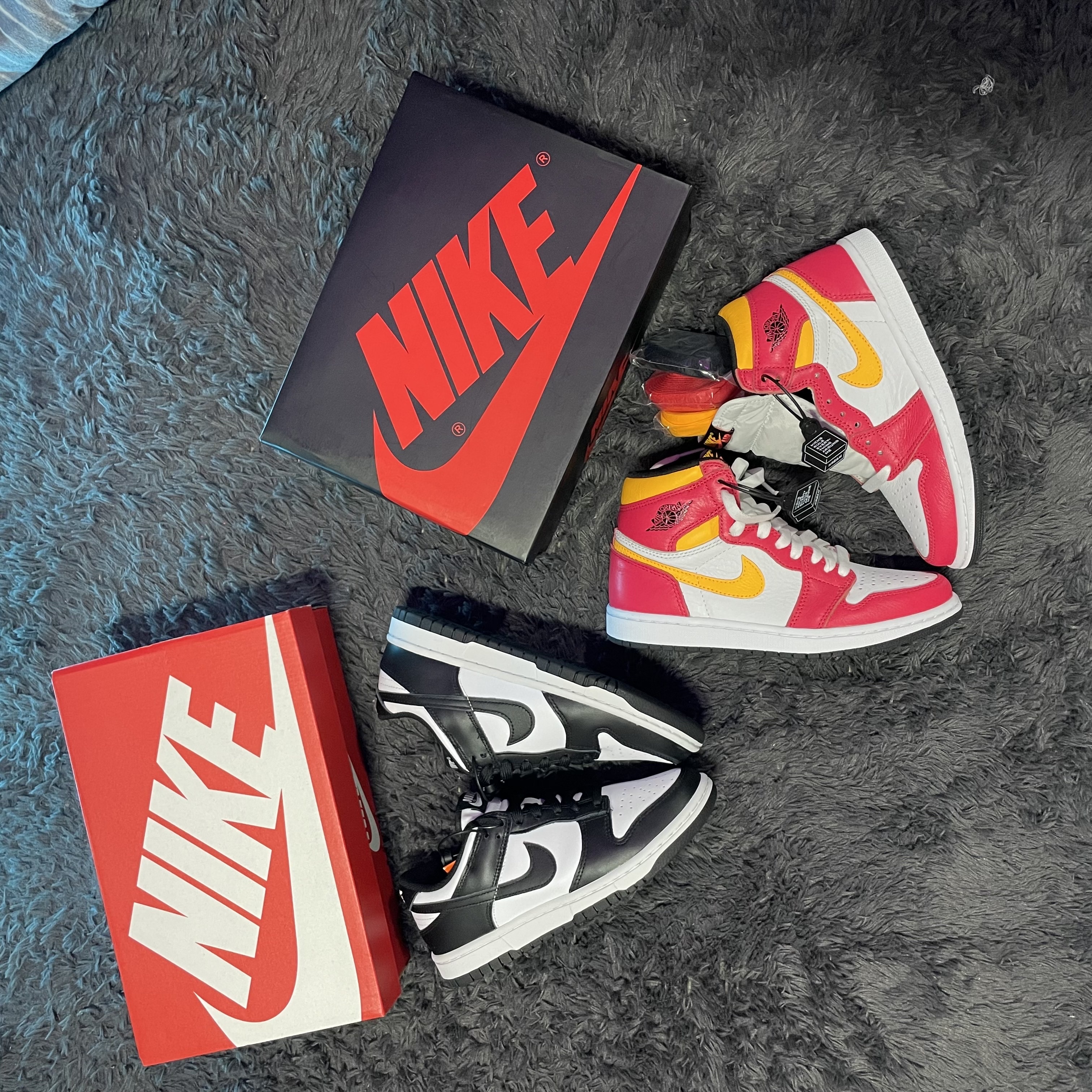 Jordan 1 Retro High OG Light Fusion Red, (W) Nike Dunk Low Black 착용 스타일 - 2