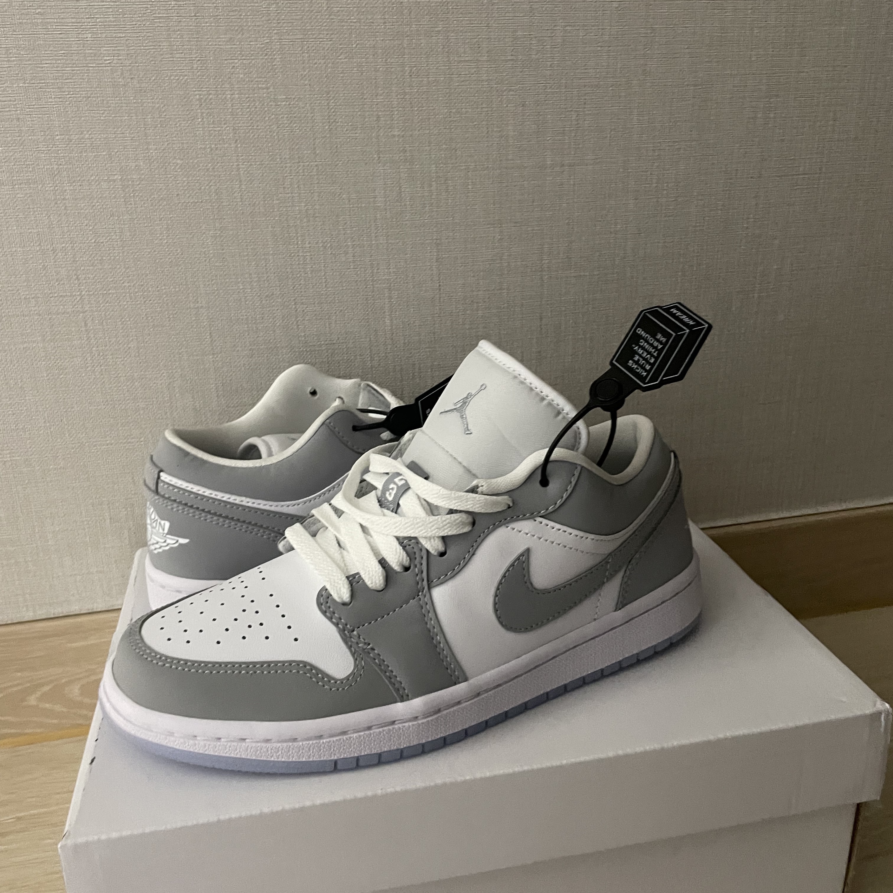 (W) Jordan 1 Low White Wolf Grey 착용 스타일