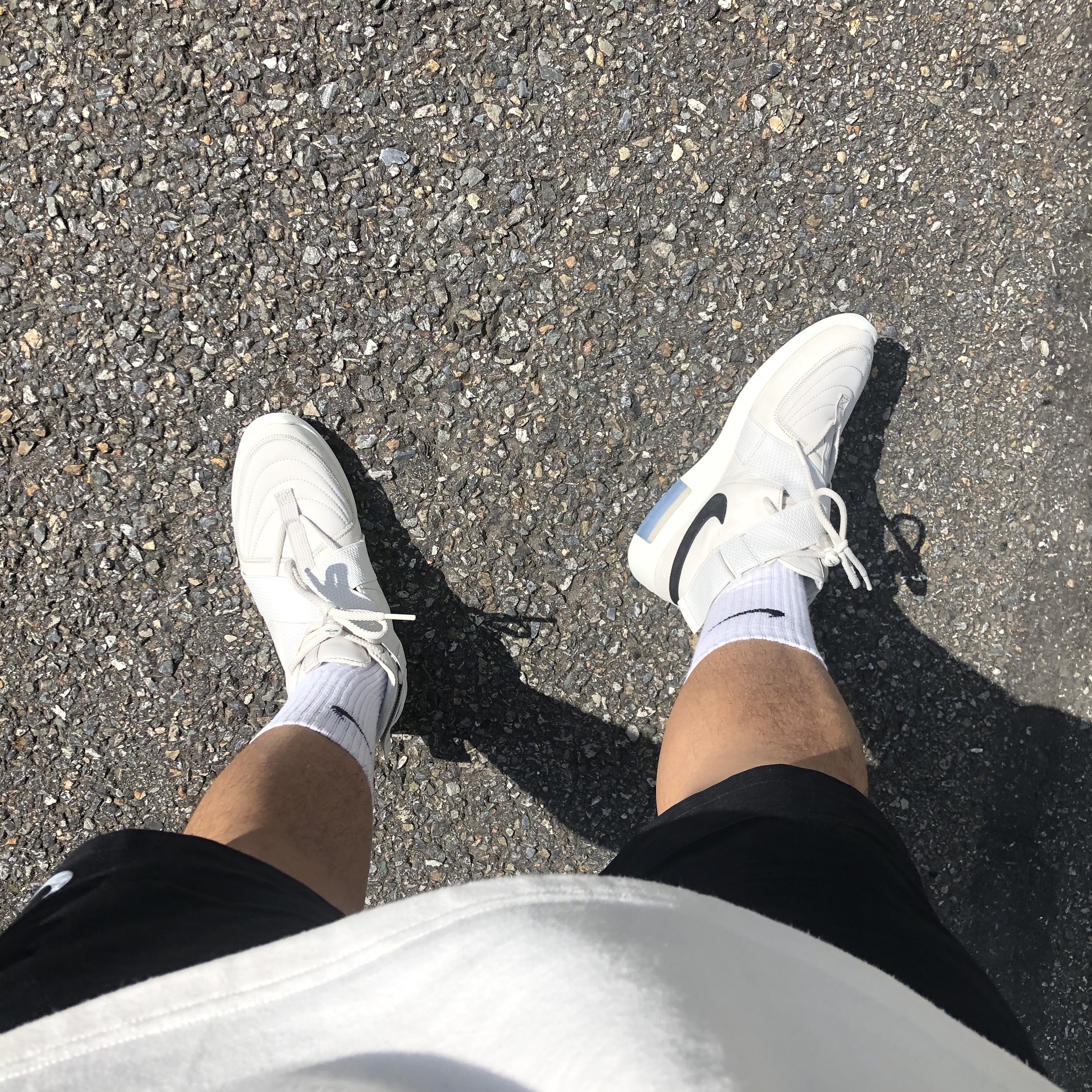 Nike x Fear of God Air Fear of God Raid Light Bone 착용 스타일 - 1