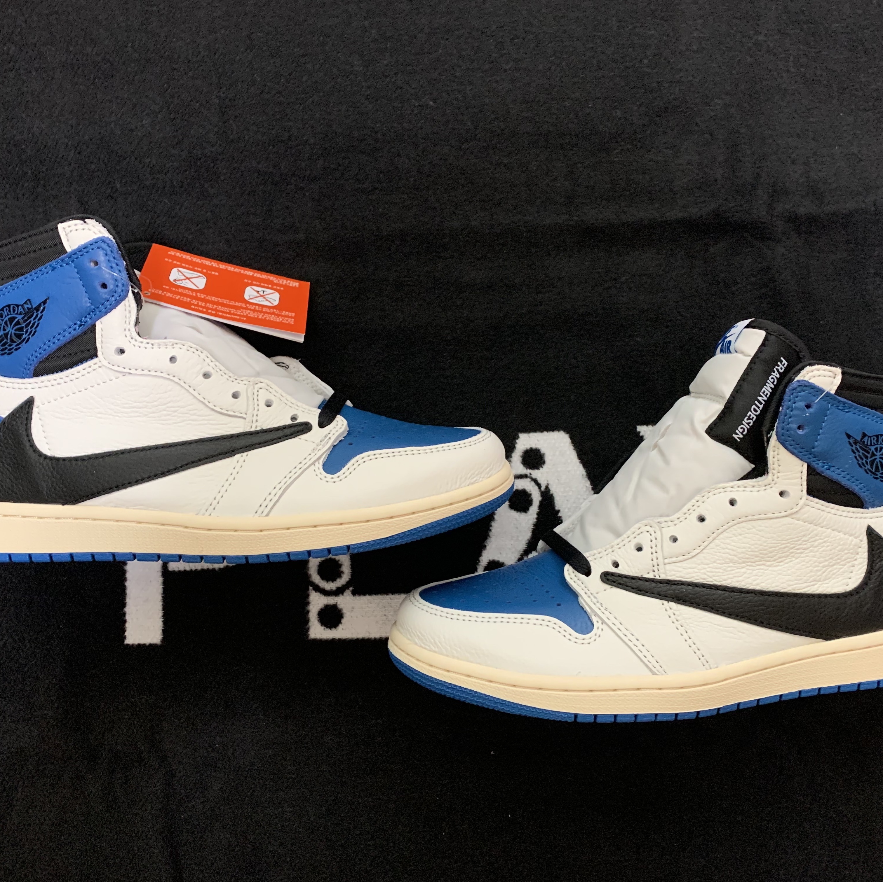Jordan 1 x Travis Scott x Fragment Retro High OG SP Military Blue 착용 스타일 - 2