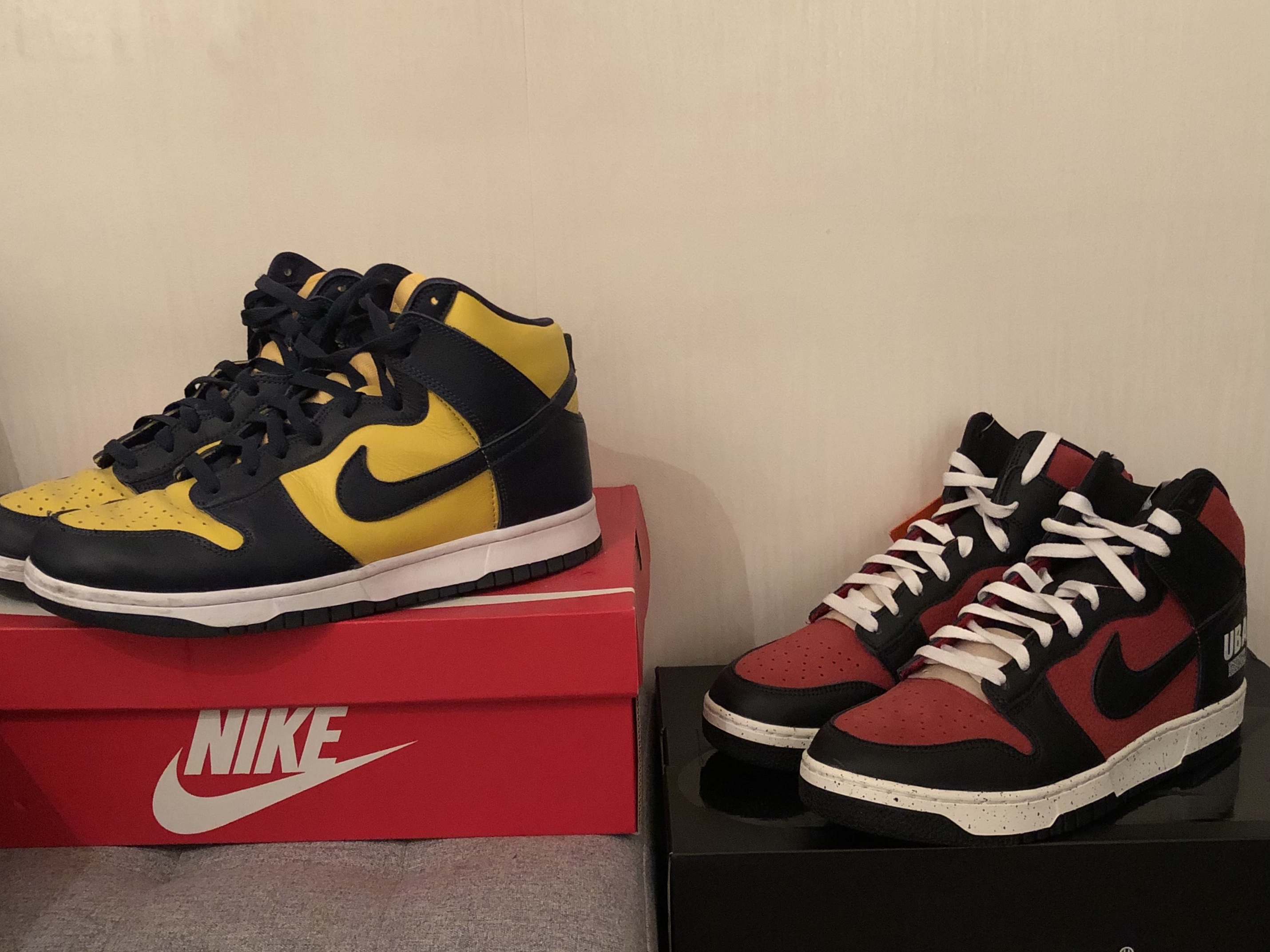 Nike x Undercover Dunk High 1985 Gym Red, Nike Dunk High SP Maize & Blue 착용 스타일 - 2