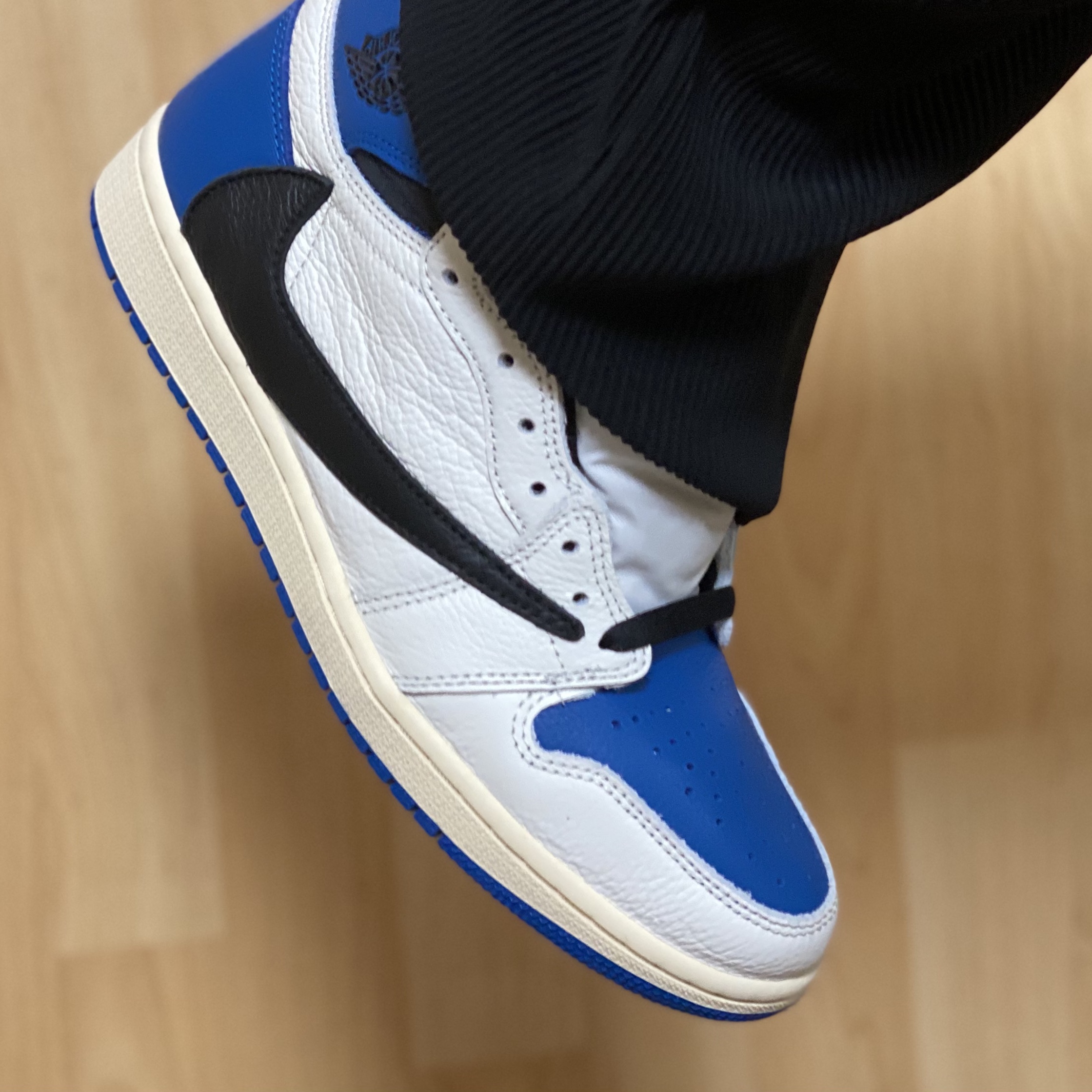 Jordan 1 x Travis Scott x Fragment Retro High OG SP Military Blue 착용 스타일 - 2