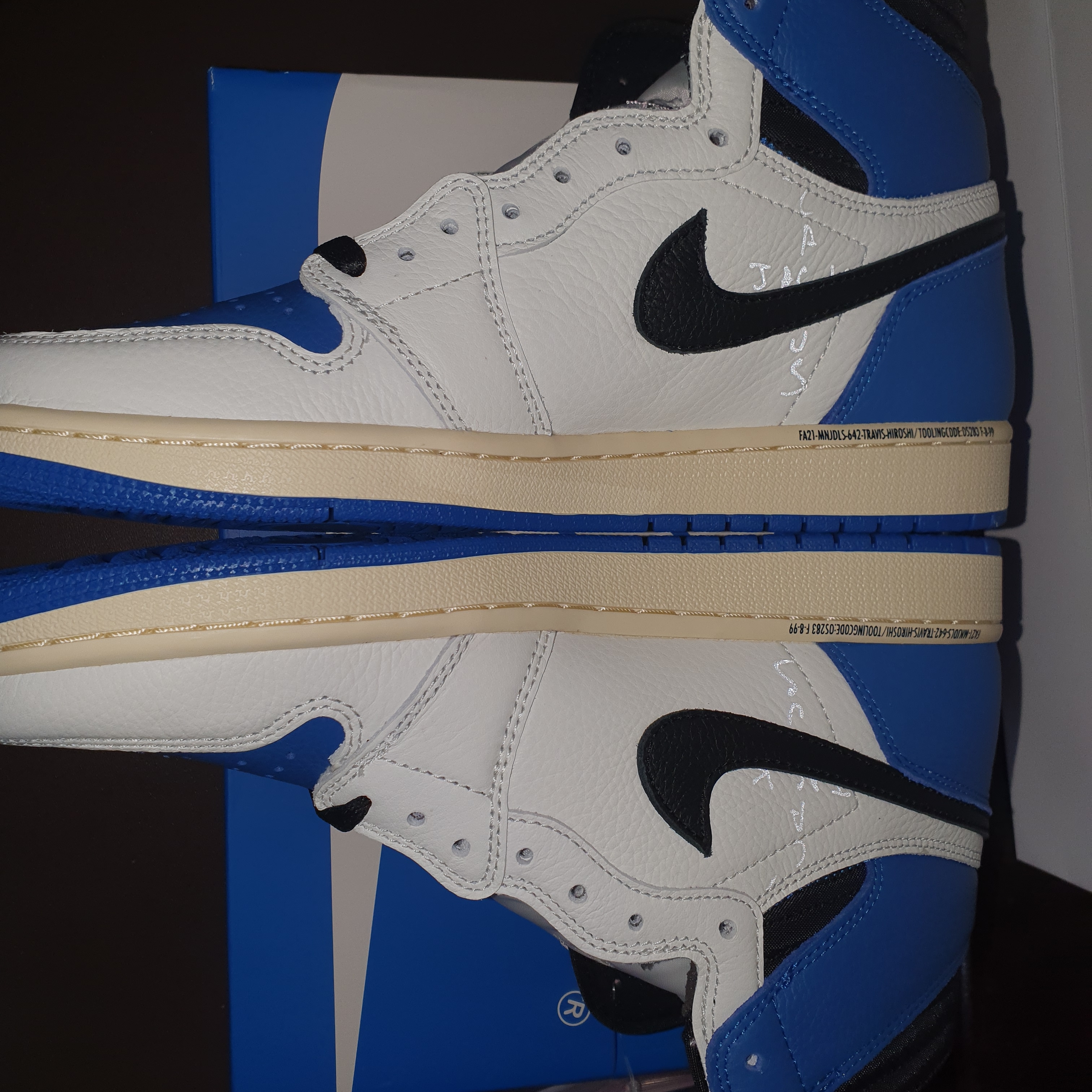 Jordan 1 x Travis Scott x Fragment Retro High OG SP Military Blue 착용 스타일