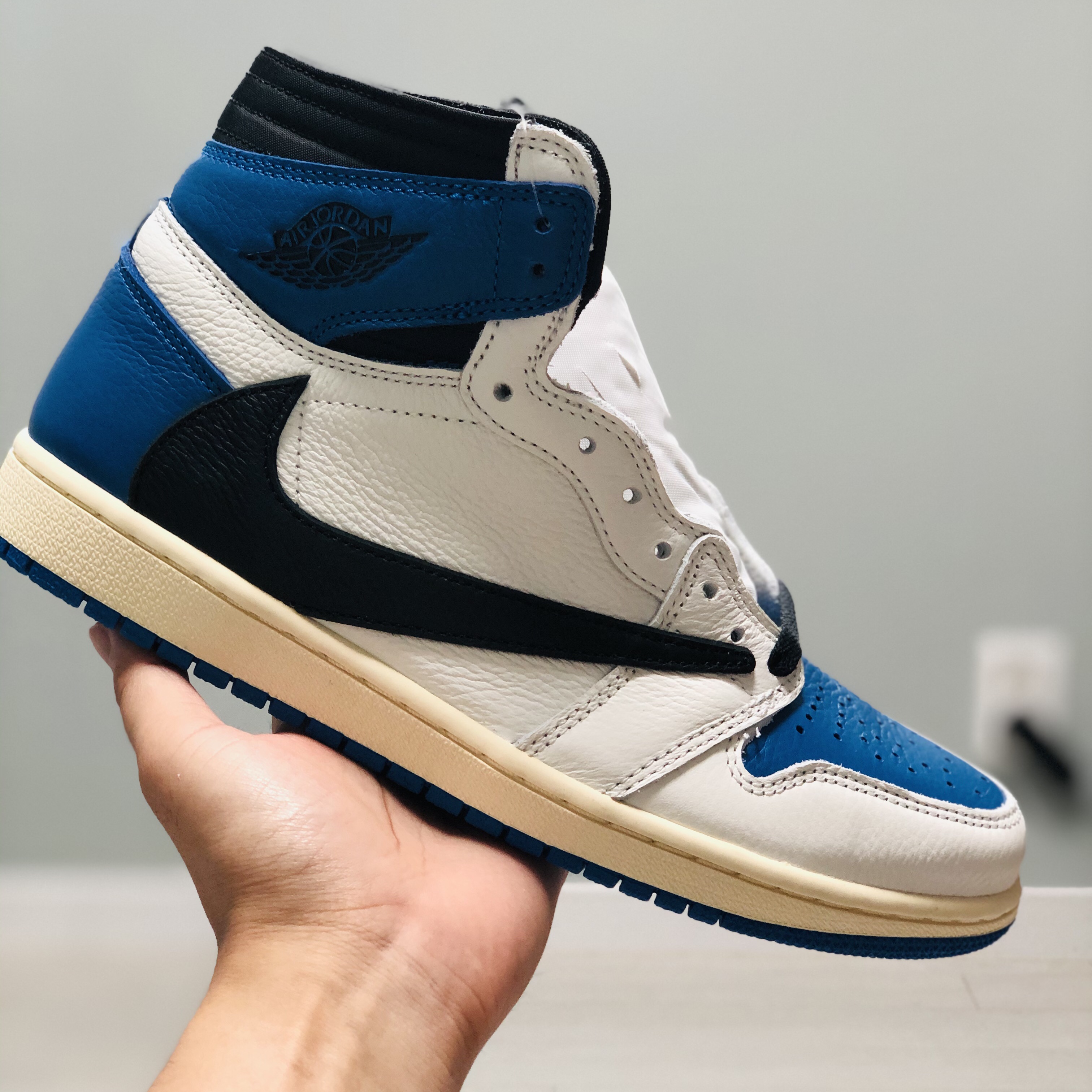 Jordan 1 x Travis Scott x Fragment Retro High OG SP Military Blue, Jordan 1 x Travis Scott Retro High OG SP Mocha 착용 스타일 - 2