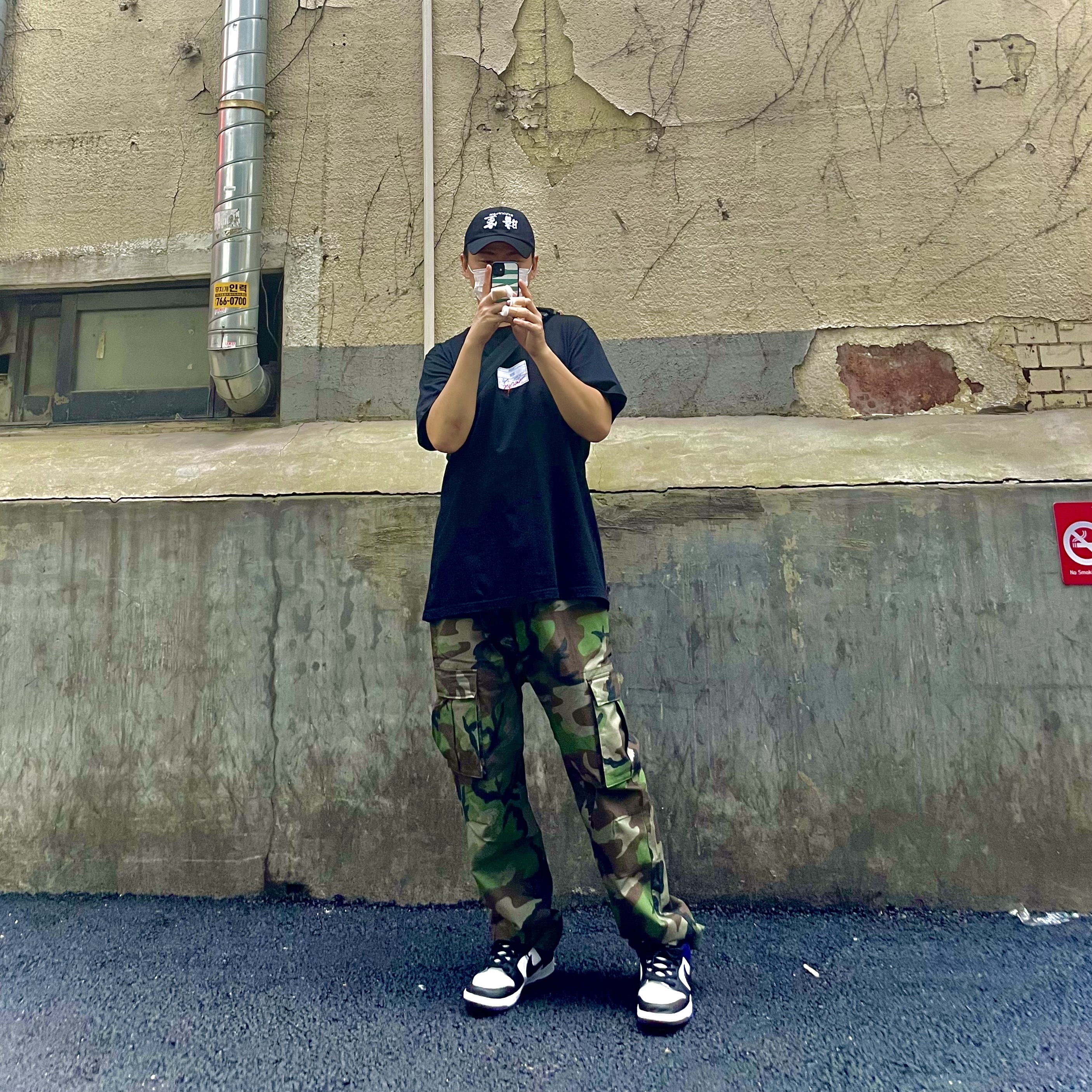 Supreme Signature Label S/S Top Black - 21SS, Nike SB Dunk Low Pro Court Purple 착용 스타일 - 1