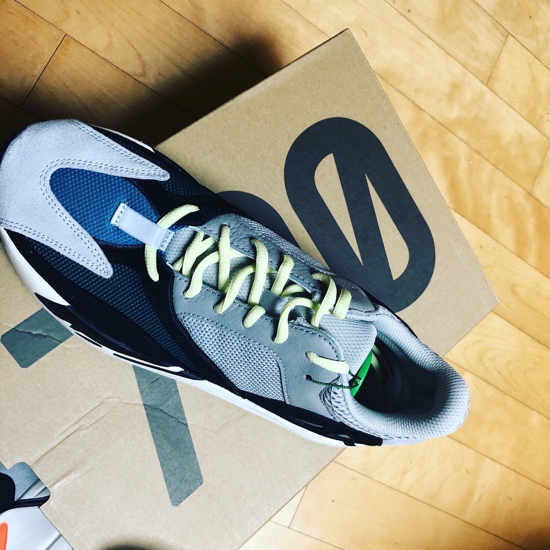 Adidas Yeezy Boost 700 Wave Runner Solid Grey 2017/2019 착용 스타일