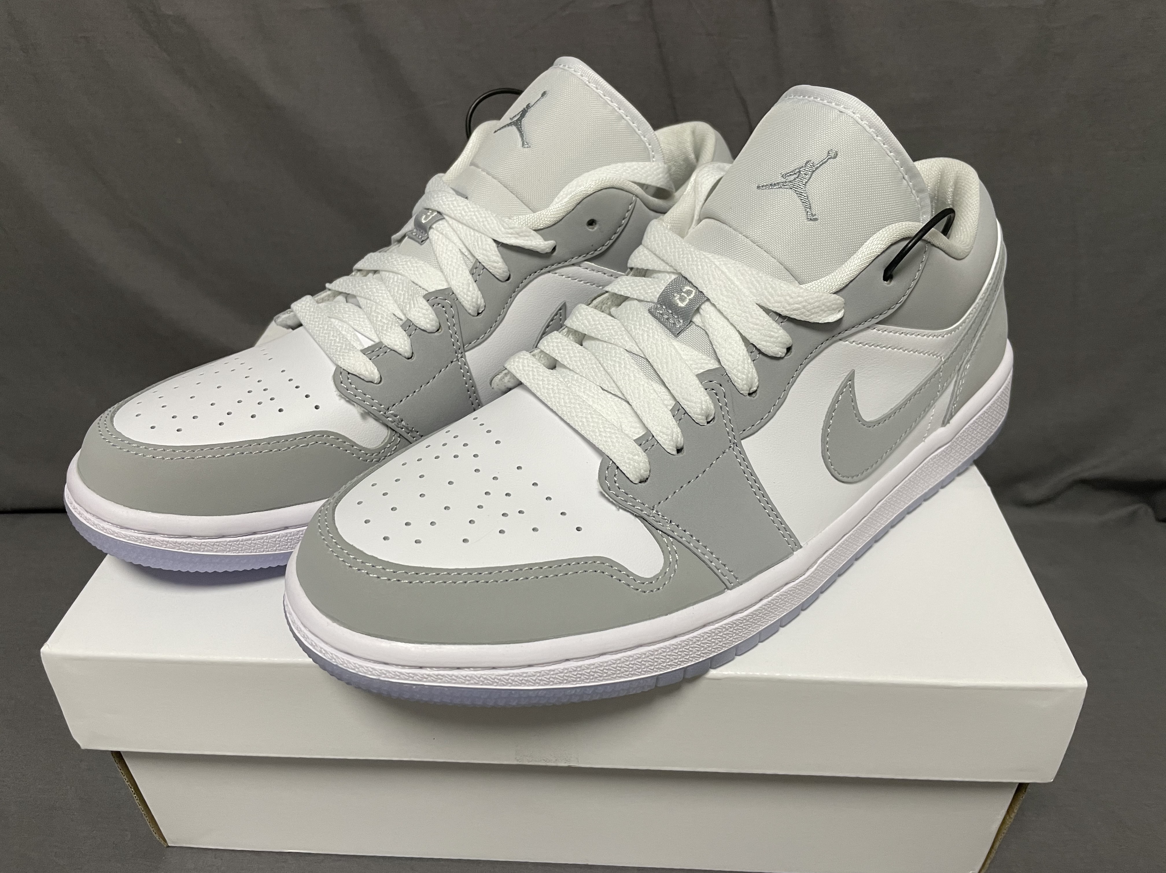 (W) Jordan 1 Low White Wolf Grey 착용 스타일 - 1