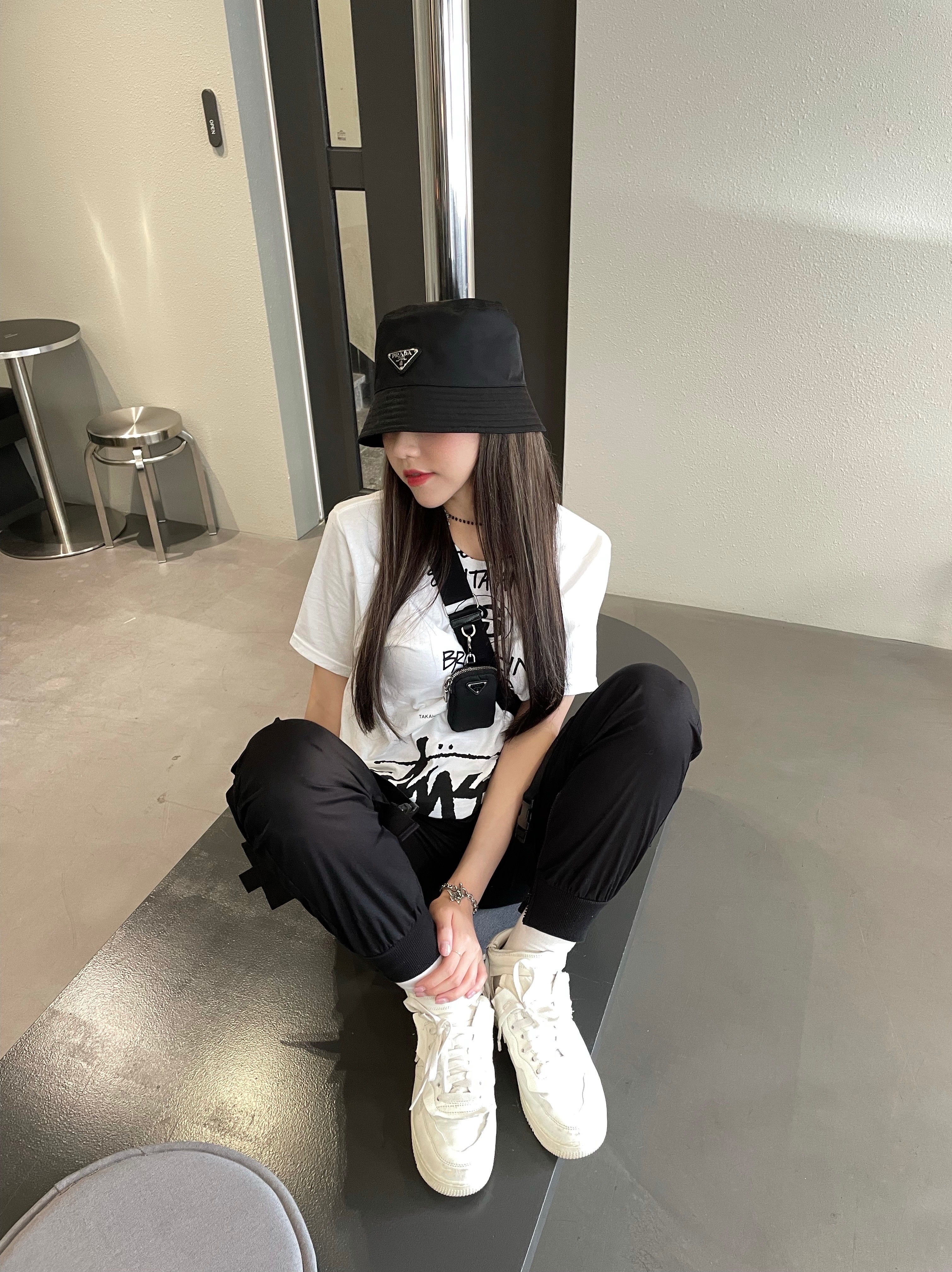 Stussy x Takahiromiyashita The Soloist 40 WT T-Shirt, Nike x Comme des Garcons Homme Plus Air Force Mid White 착용 스타일 - 1