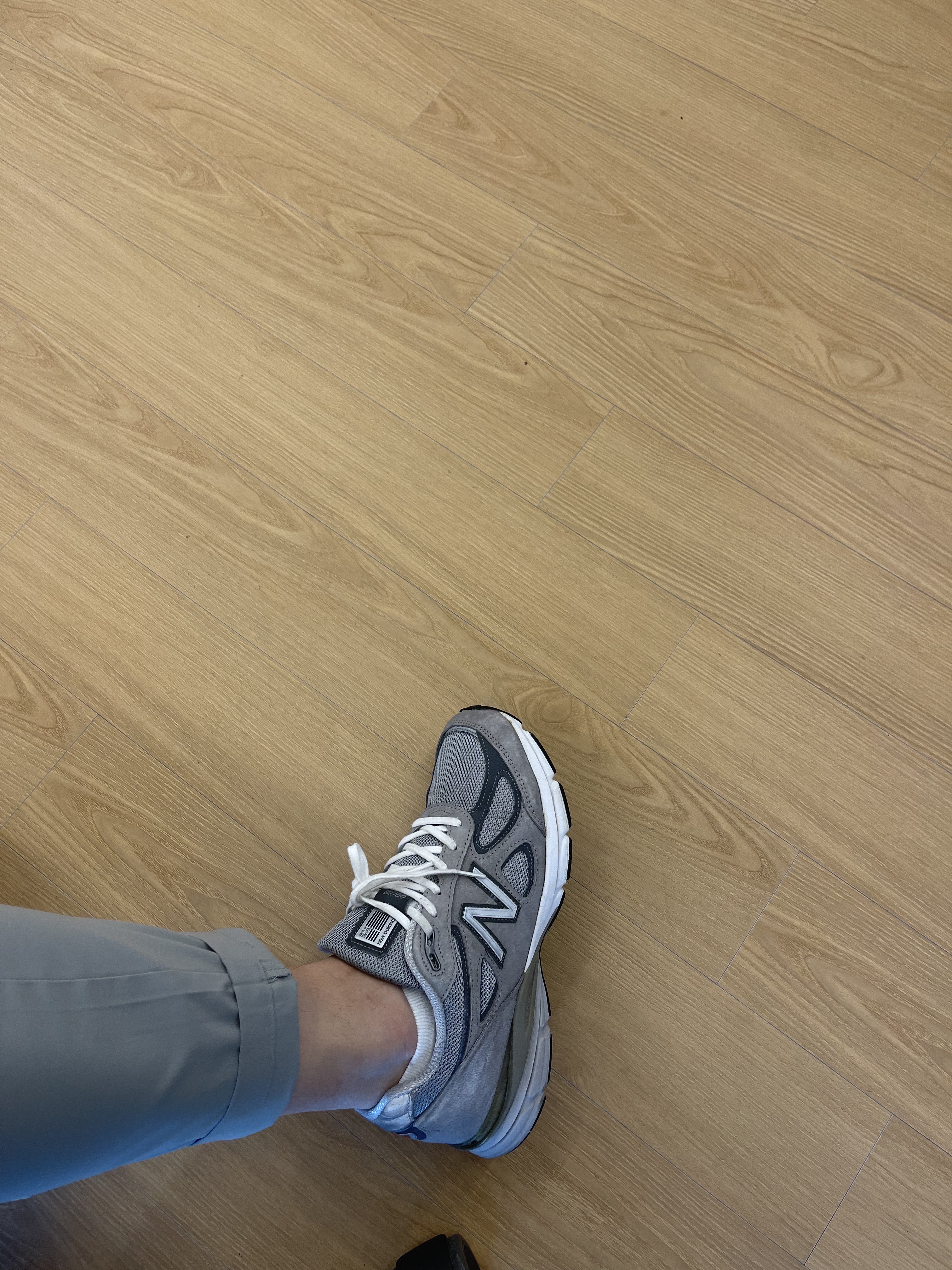 New Balance 990v4 Made in USA Grey - D Standard 착용 스타일 - 1