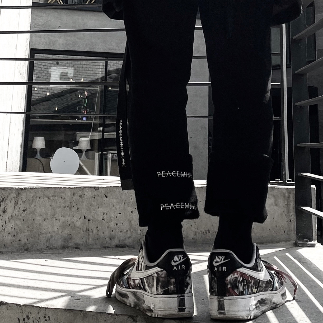 Nike x Travis Scott SB Dunk Low, Adidas Yeezy Boost 700 Wave Runner Solid Grey 2017/2019 착용 스타일 - 4