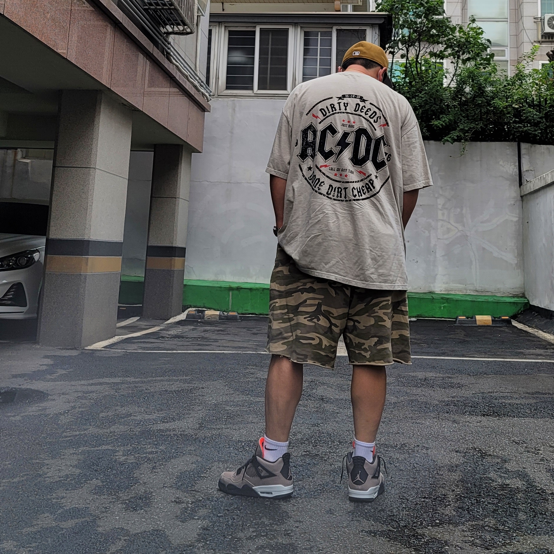 Jordan 4 Retro Taupe Haze 착용 스타일 - 2