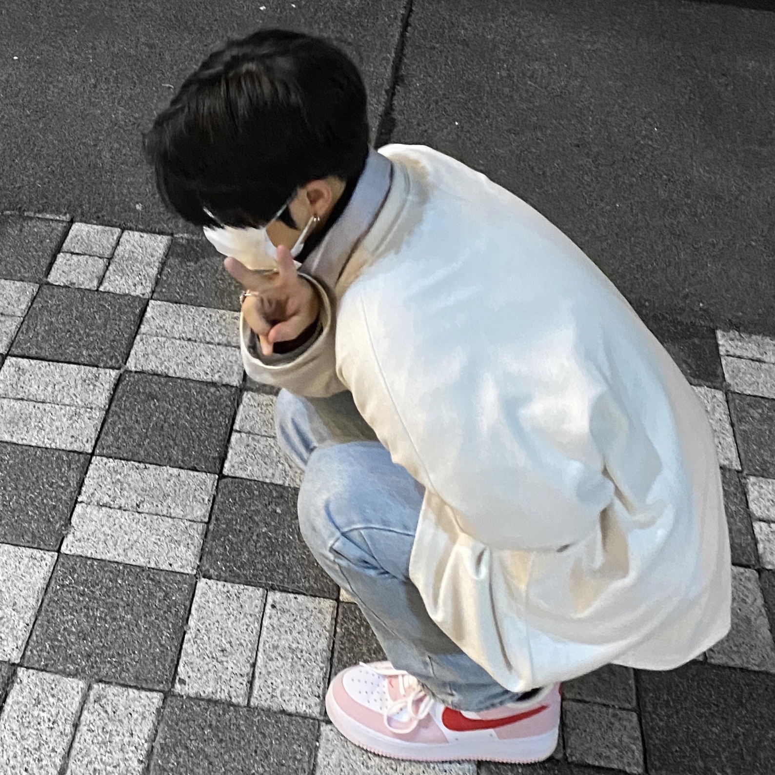 Nike x Travis Scott SB Dunk Low, Adidas Yeezy Boost 700 Wave Runner Solid Grey 2017/2019 착용 스타일 - 3