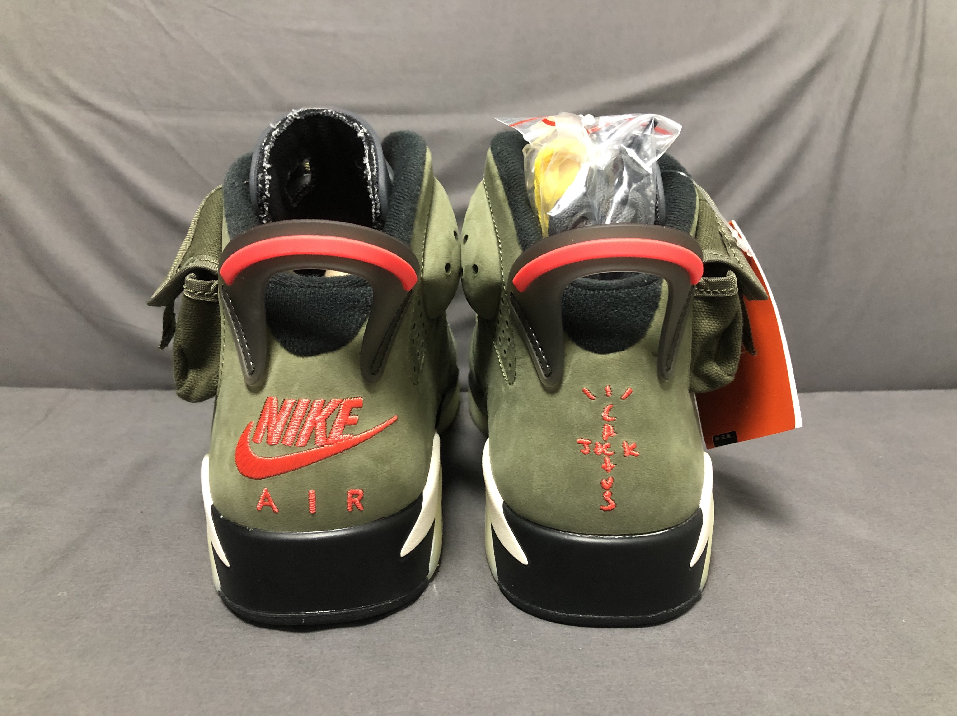Jordan 6 x Travis Scott Retro Olive 착용 스타일 - 3