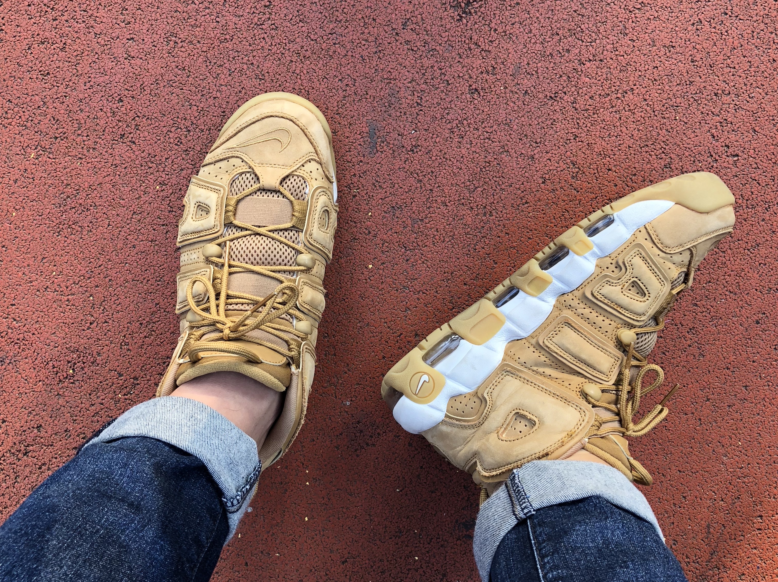 Nike Air More Uptempo Flax 착용 스타일 - 2