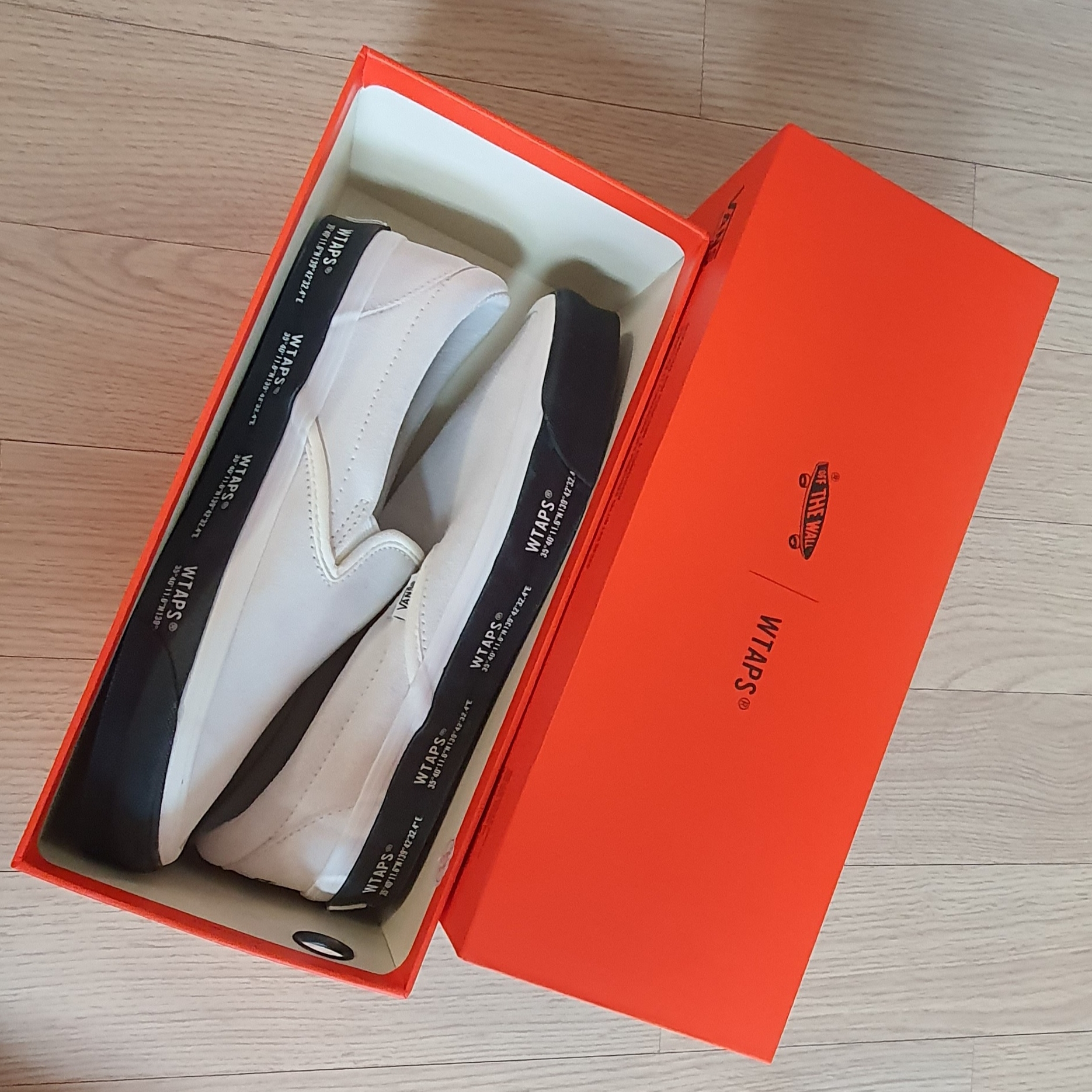 Vans Vault x WTAPS Vault Classic Slip-On LX White Black 착용 스타일