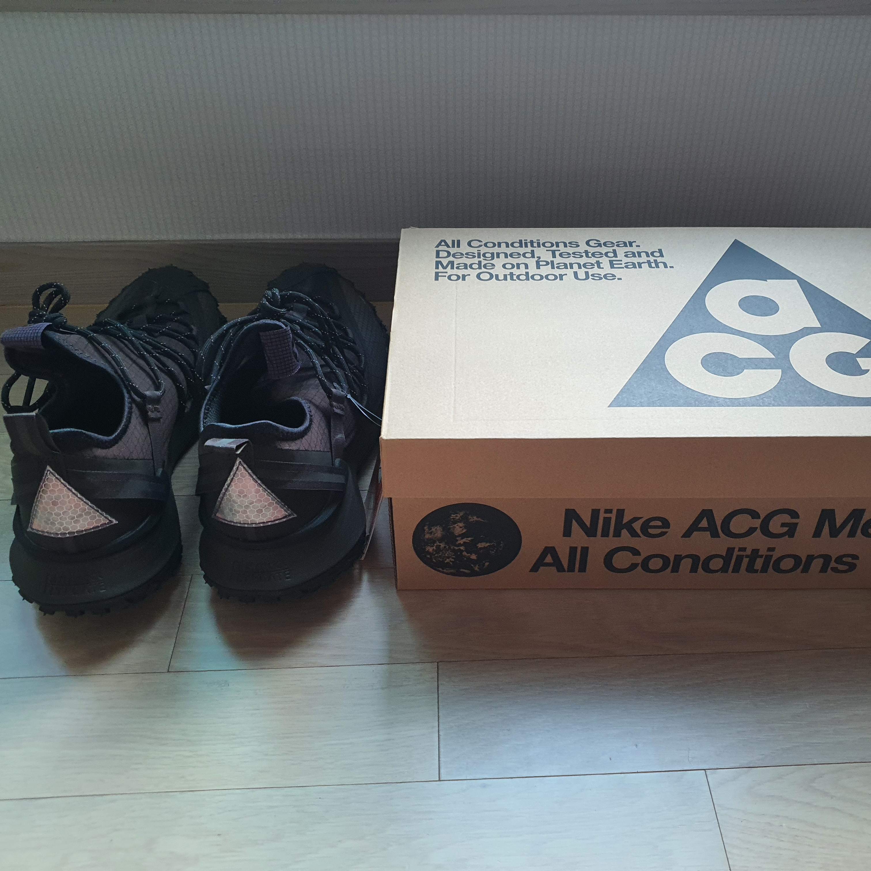 Nike ACG Mountain Fly Low Brown Basalt 착용 스타일 - 3