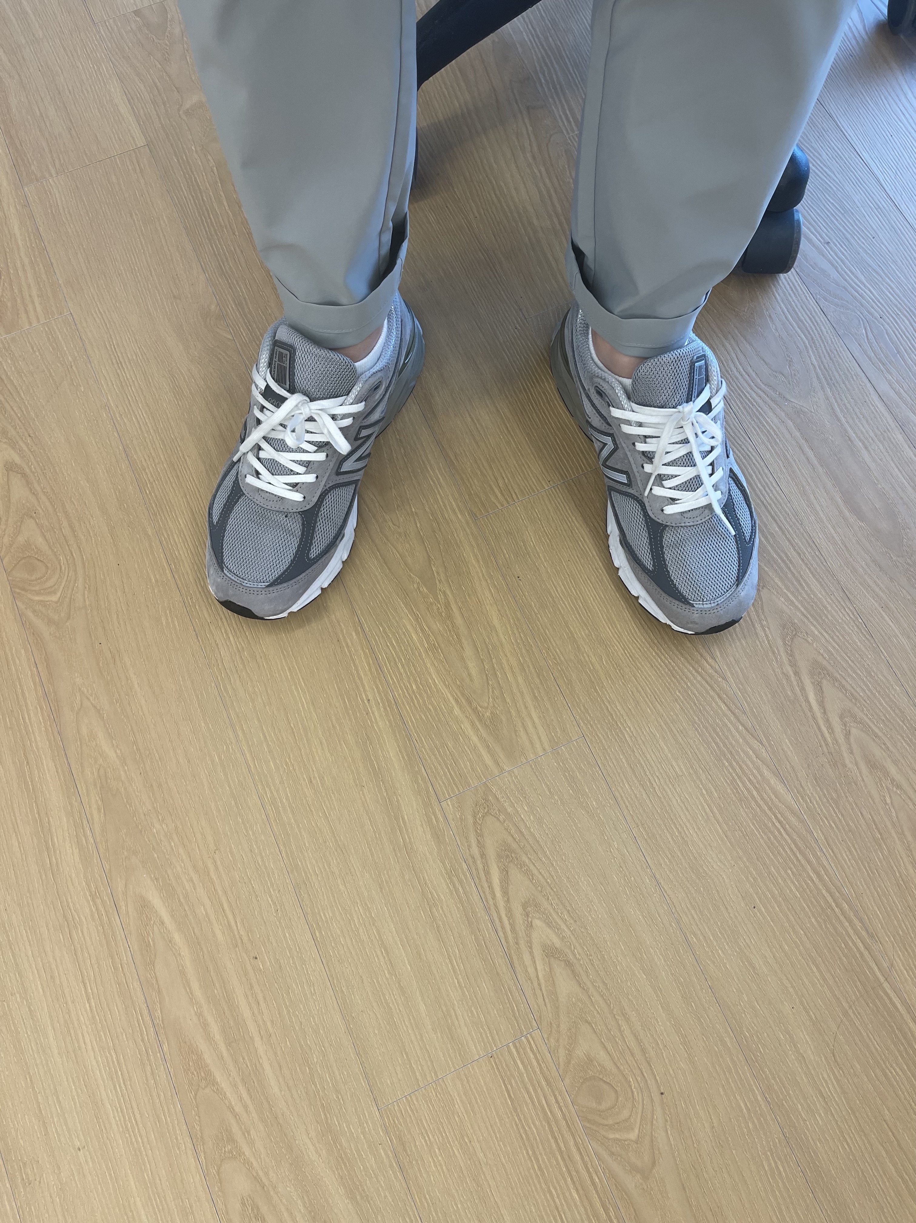New Balance 990v4 Made in USA Grey - D Standard 착용 스타일 - 2