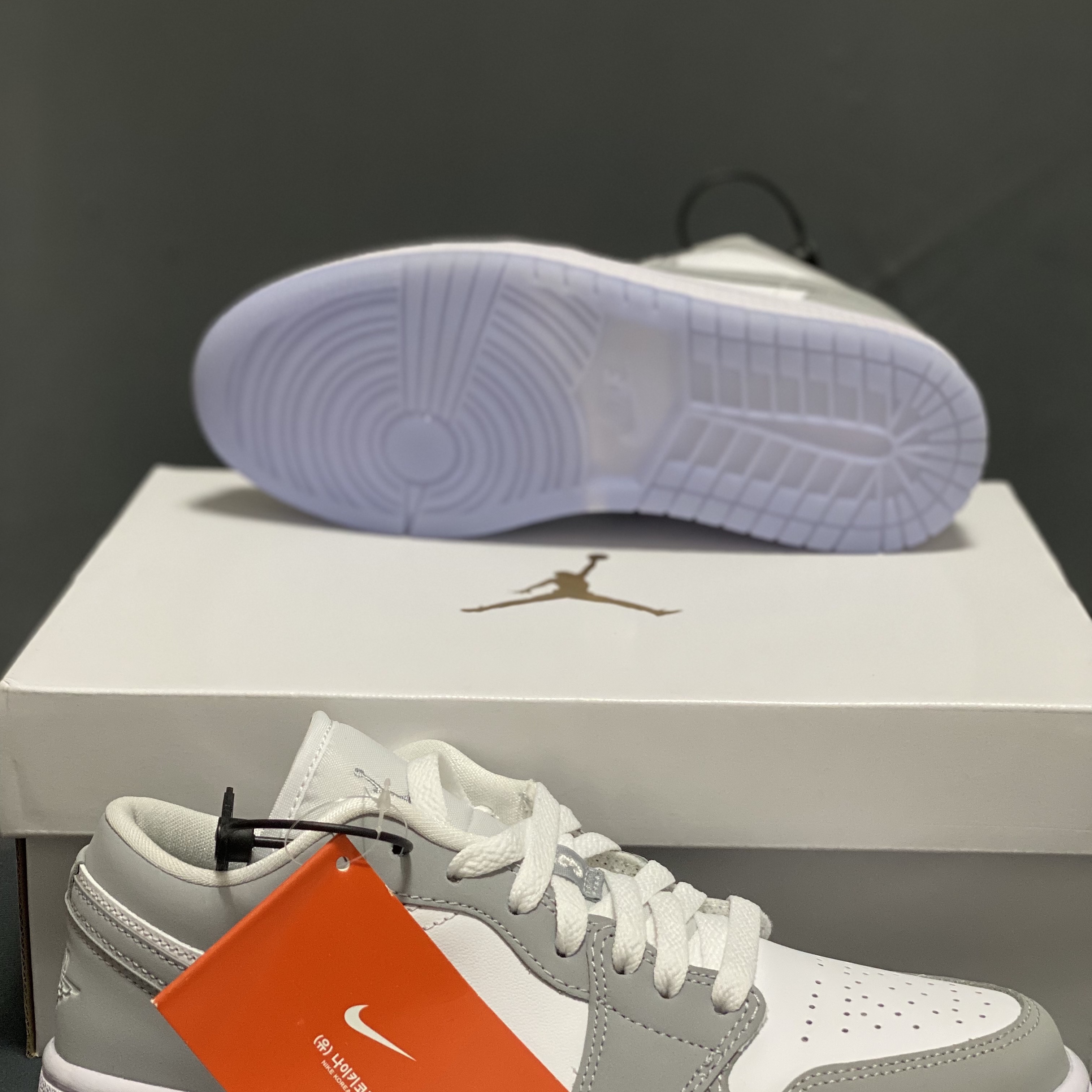 (W) Jordan 1 Low White Wolf Grey 착용 스타일 - 4