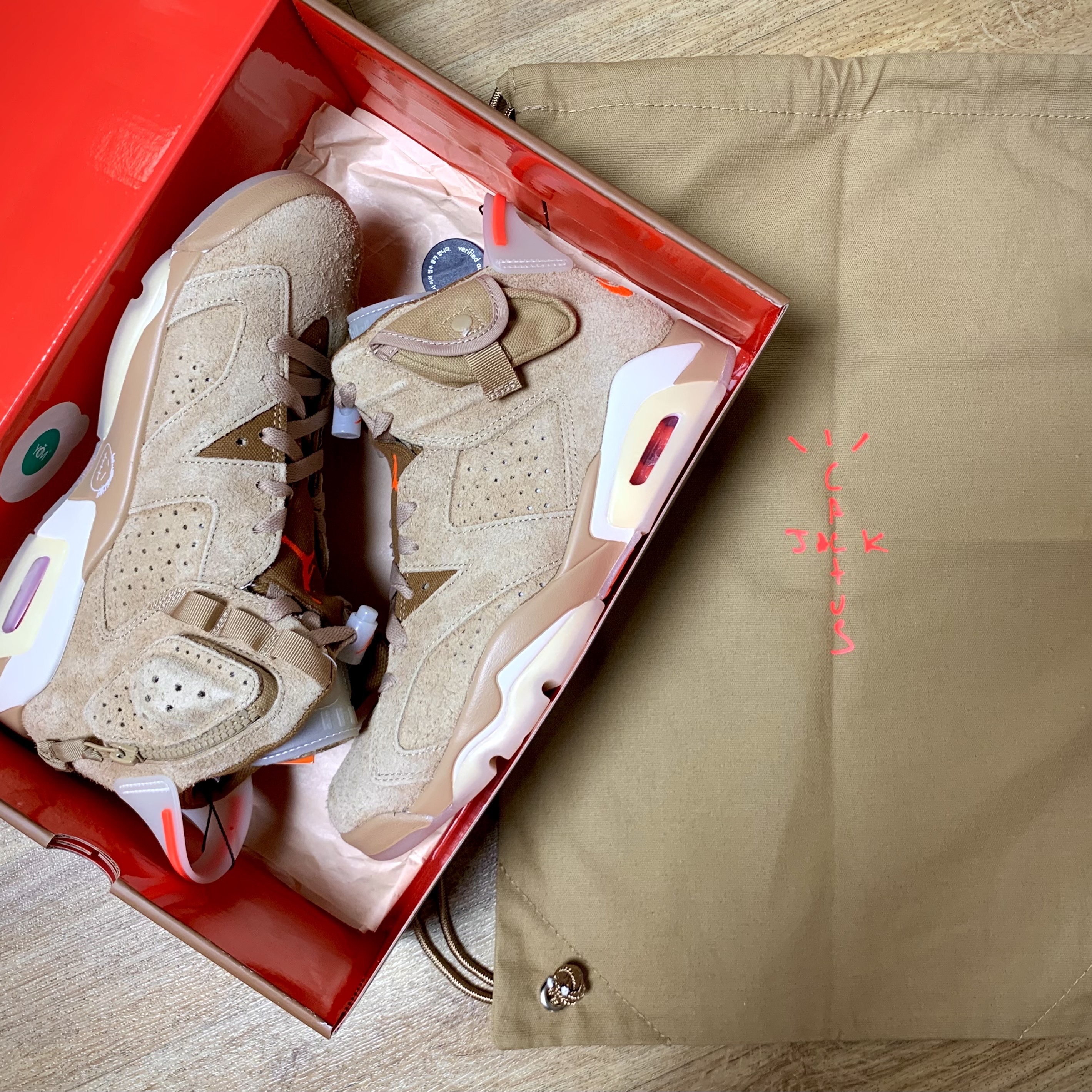Jordan 6 x Travis Scott Retro SP British Khaki 착용 스타일