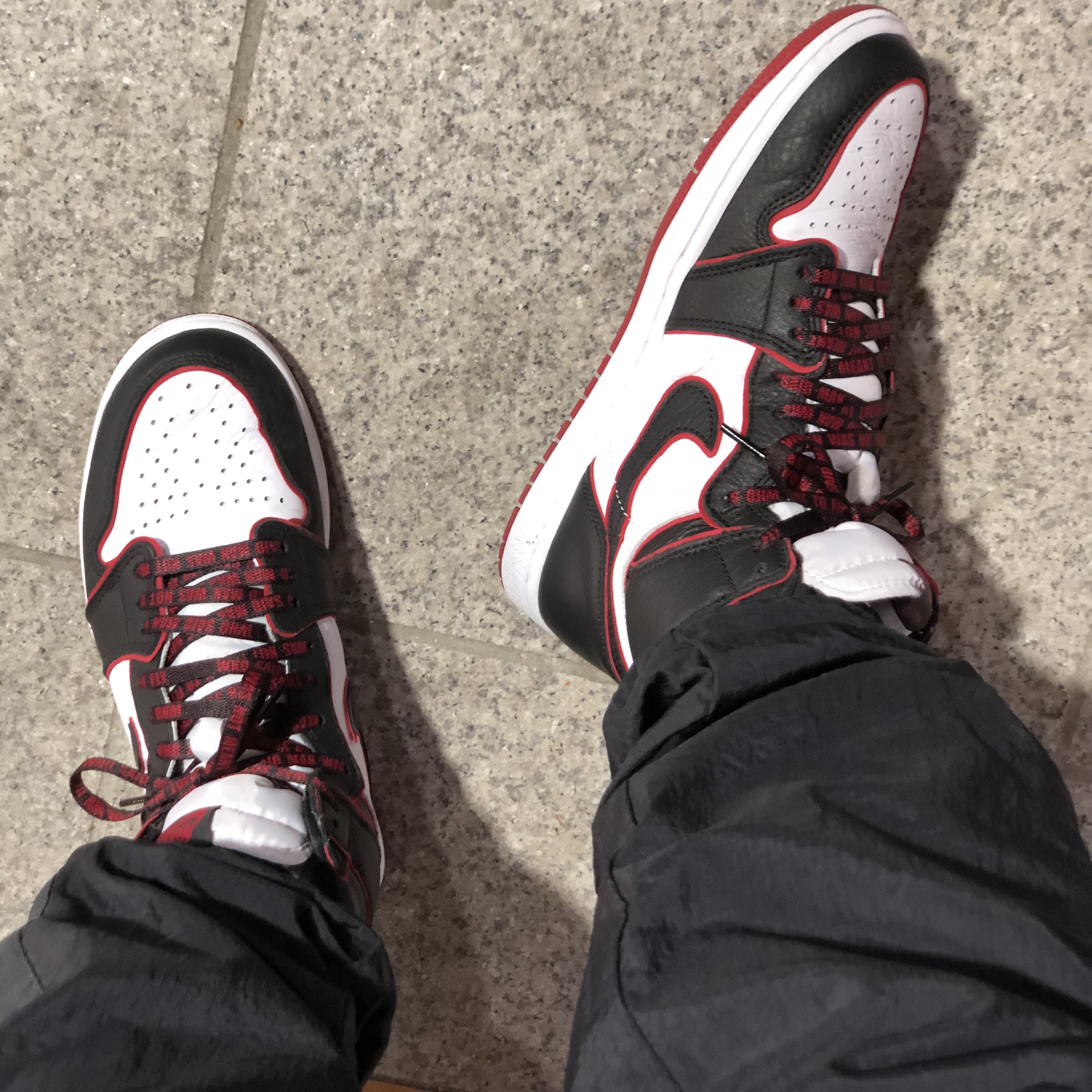 Jordan 1 Retro High OG Bloodline 착용 스타일 - 2
