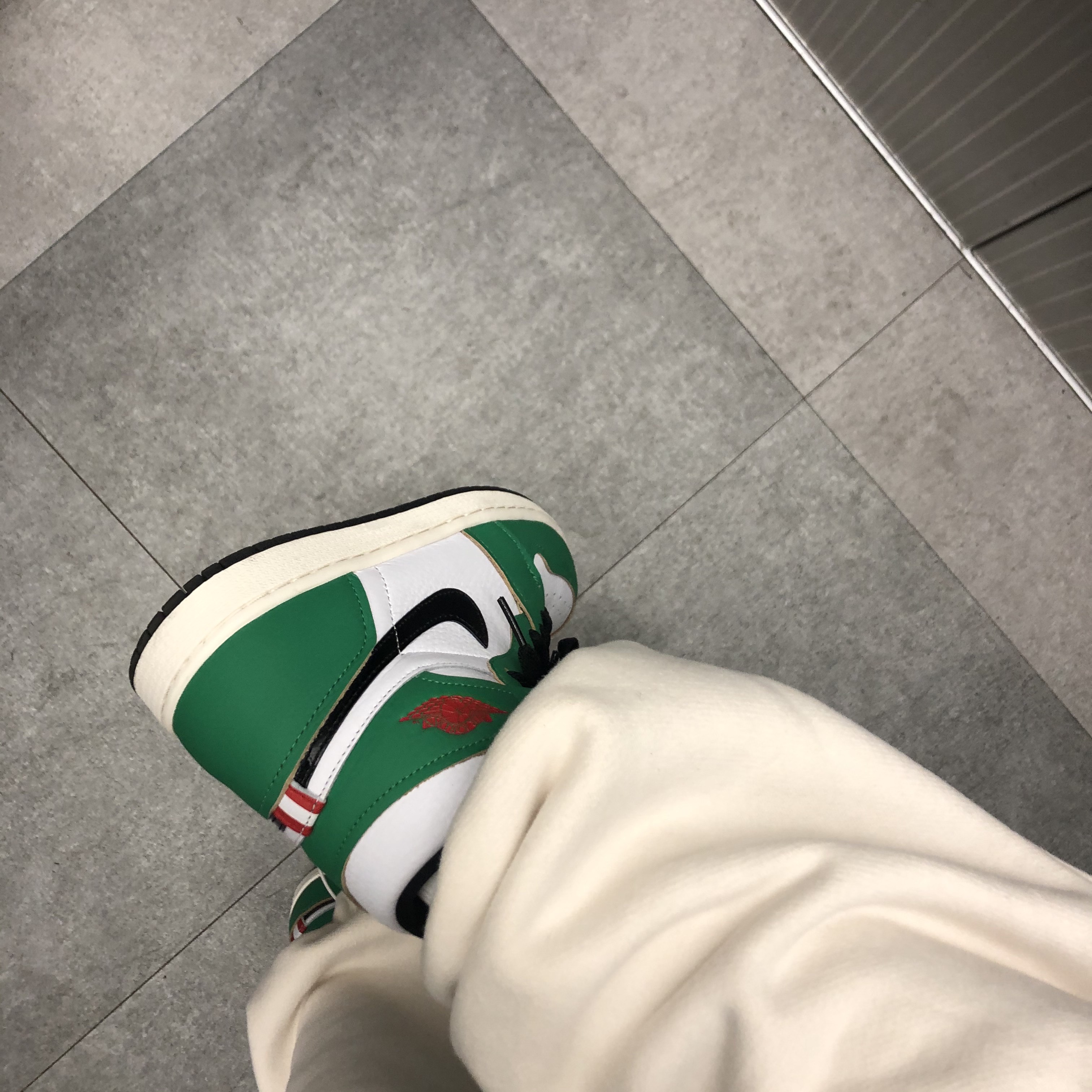 (W) Jordan 1 Retro High OG Lucky Green 착용 스타일