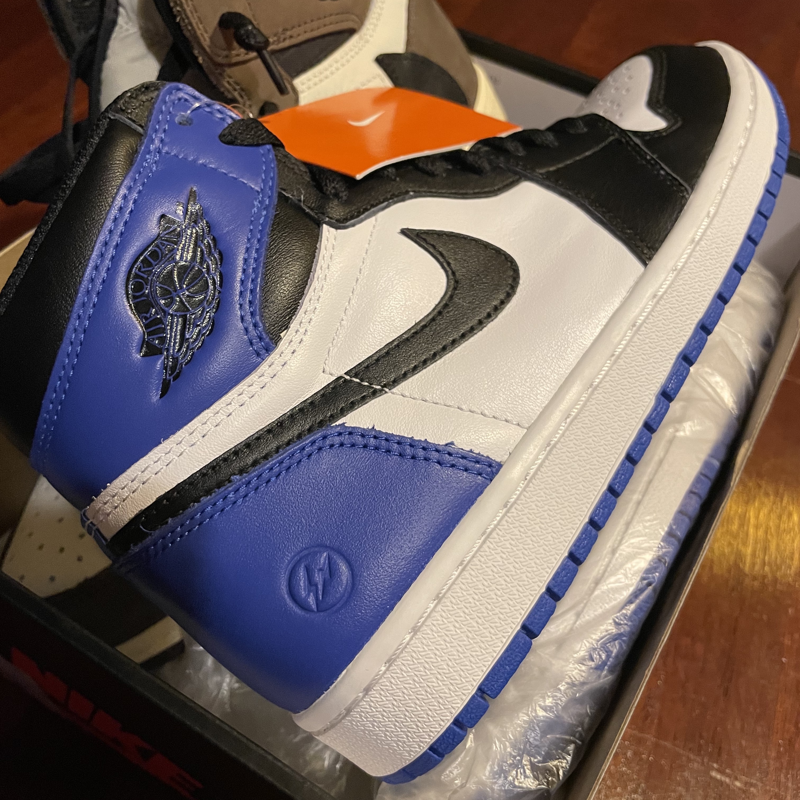 Jordan 1 x Fragment Retro High OG, Jordan 1 x Travis Scott Retro High OG SP Mocha 착용 스타일