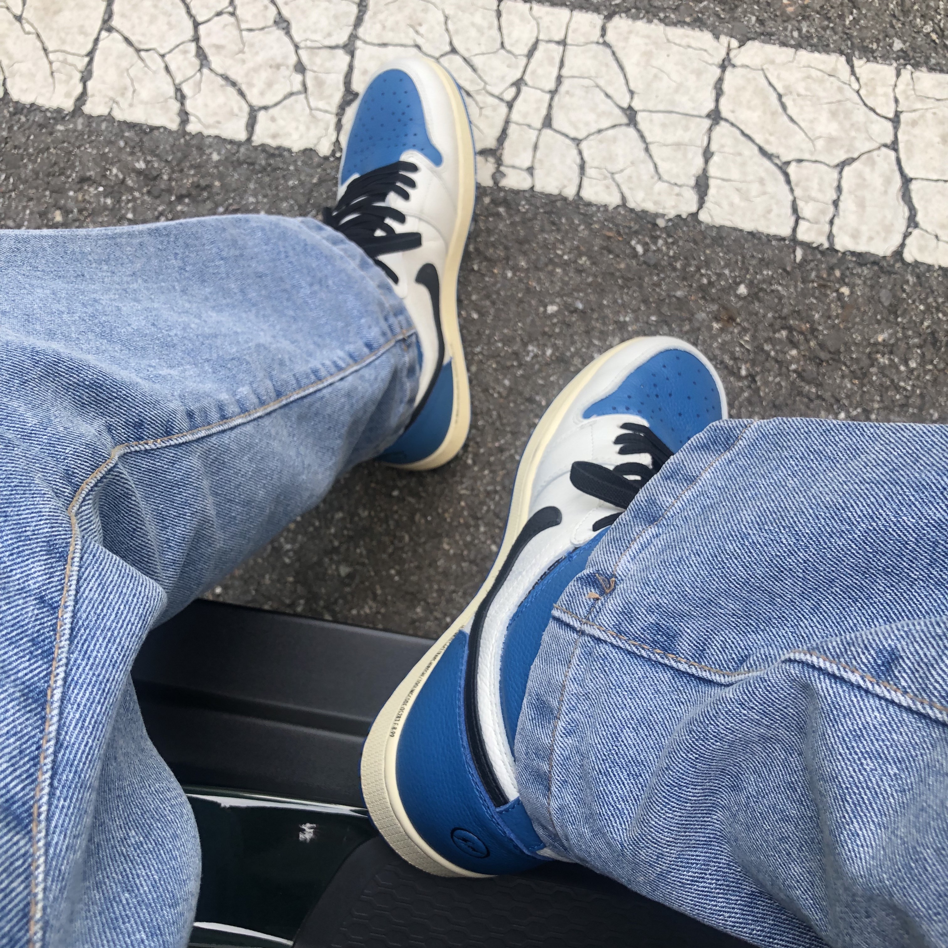 Jordan 1 x Travis Scott x Fragment Retro High OG SP Military Blue, Jordan 1 x Travis Scott Retro High OG SP Mocha 착용 스타일 - 1